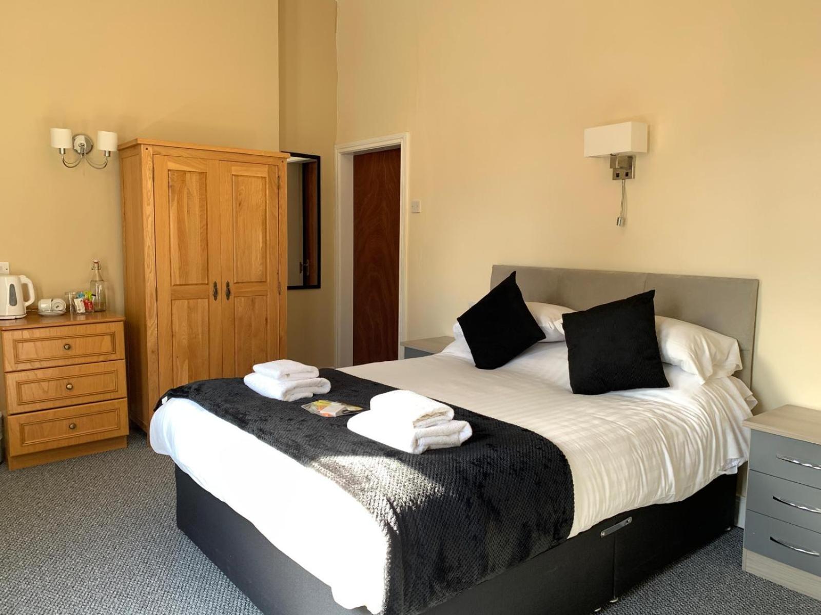 Double or Twin Room - Photo 3