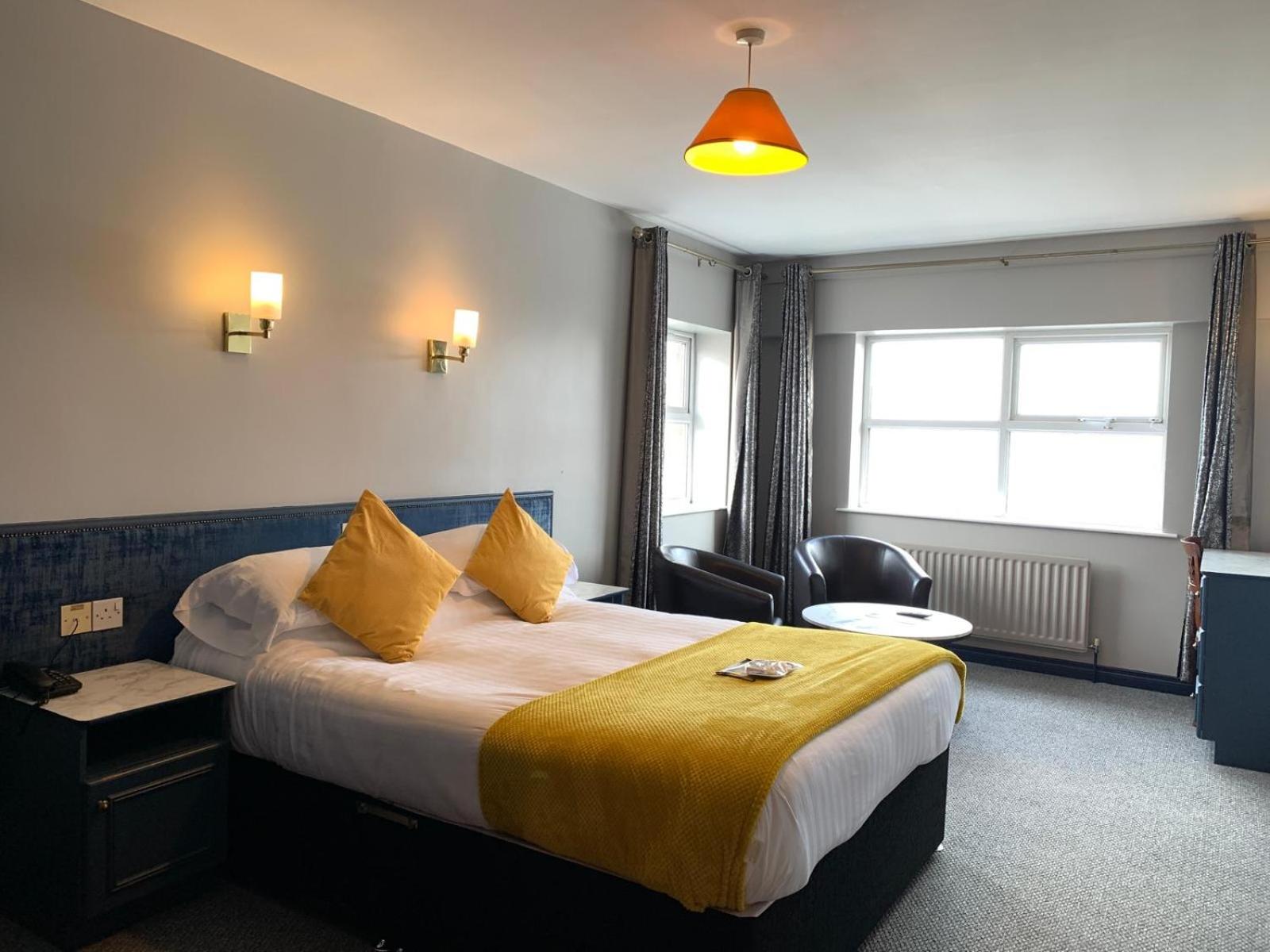 Double or Twin Room - Photo 2