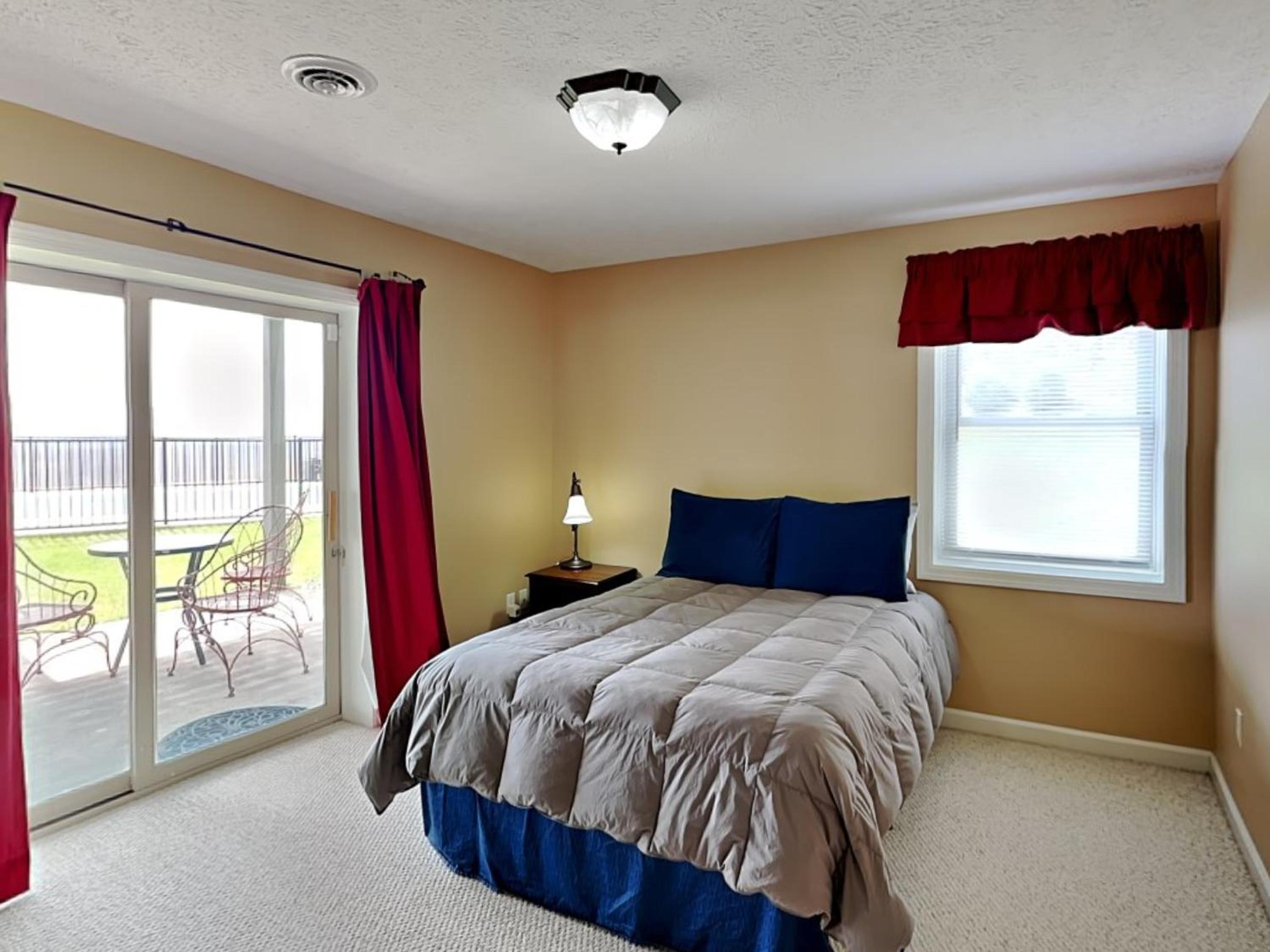 Five-Bedroom House photo 1