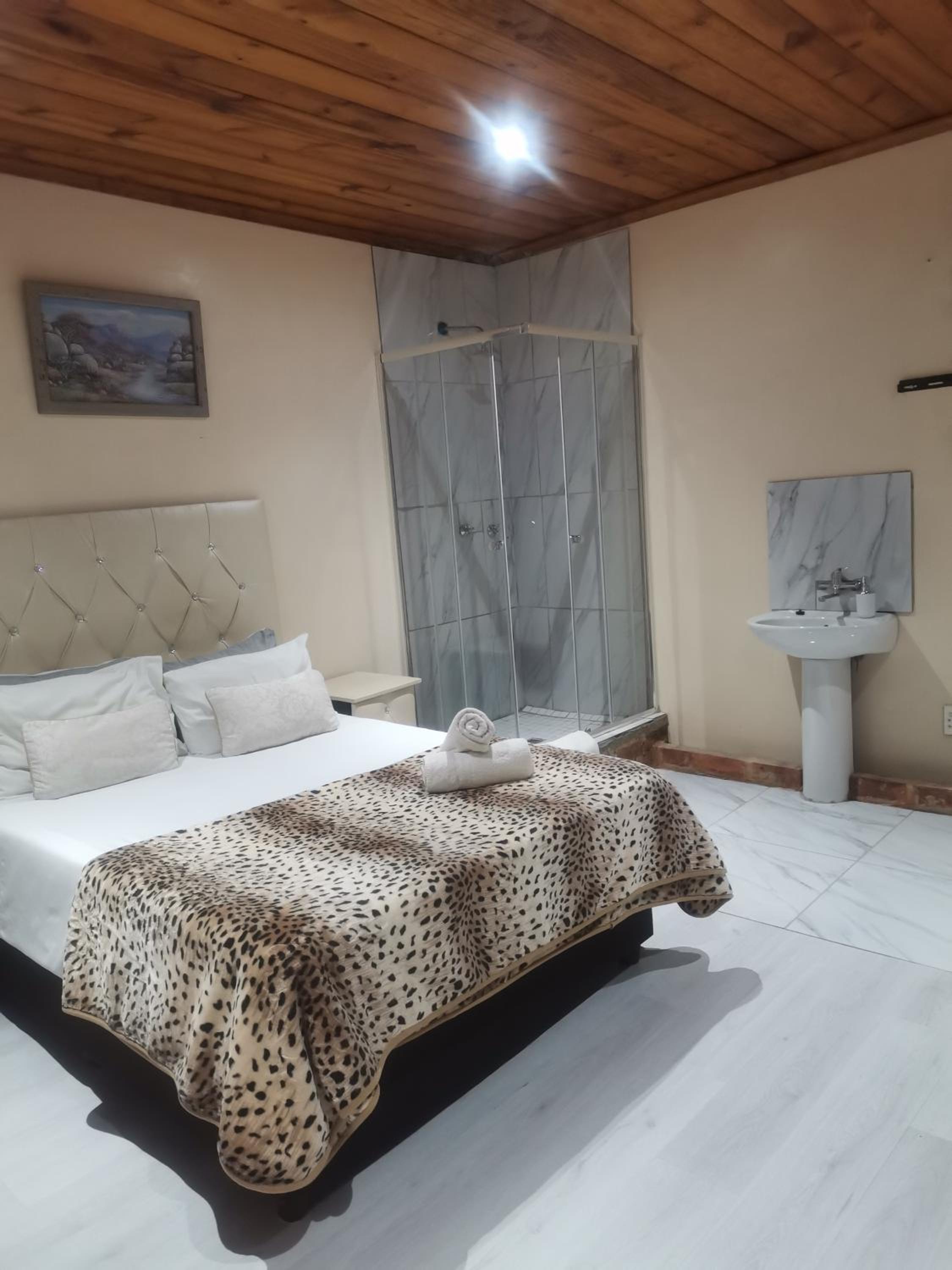 Double Room with Mountain View - Photo 2