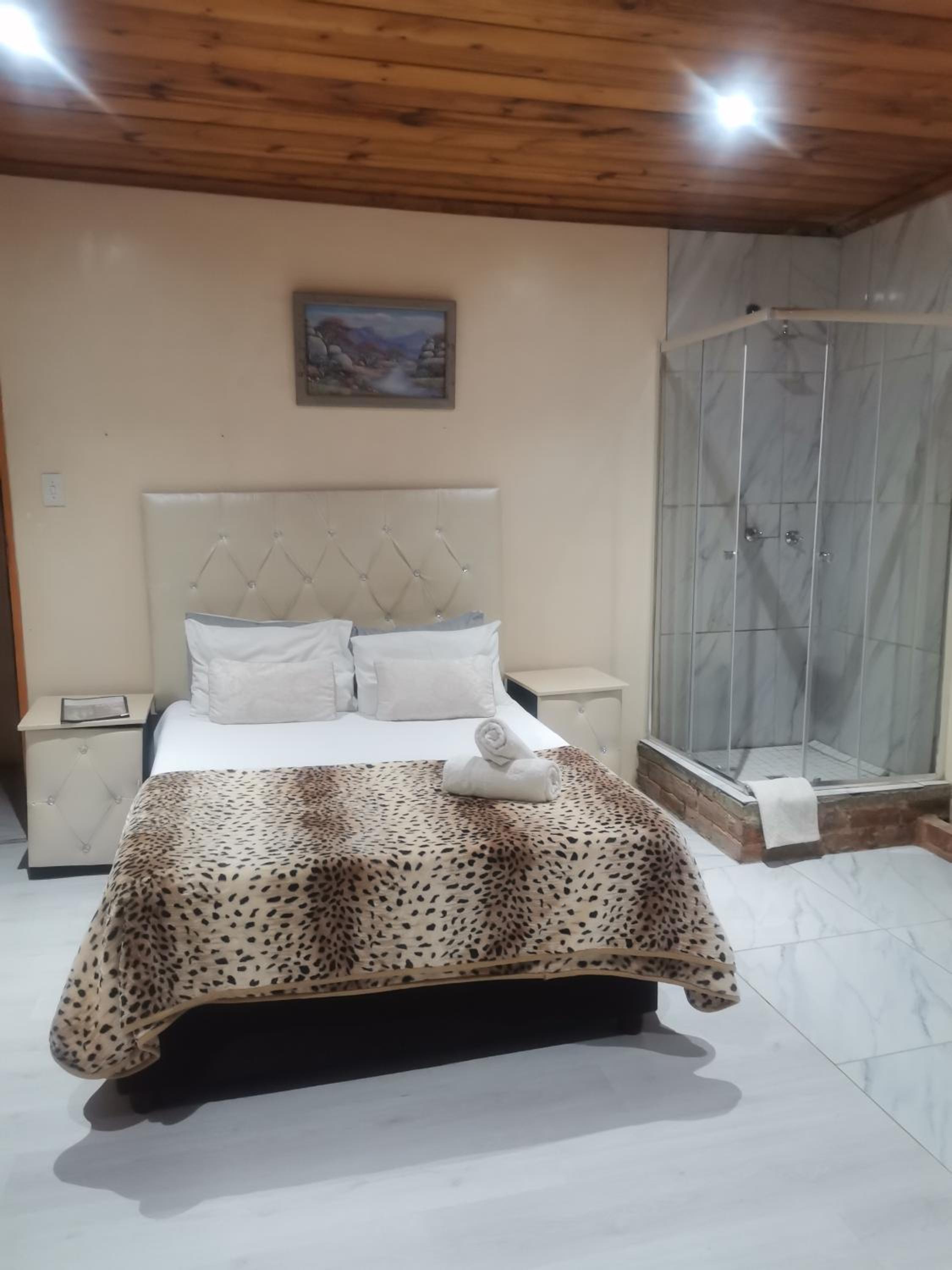 Double Room with Mountain View - Photo 4