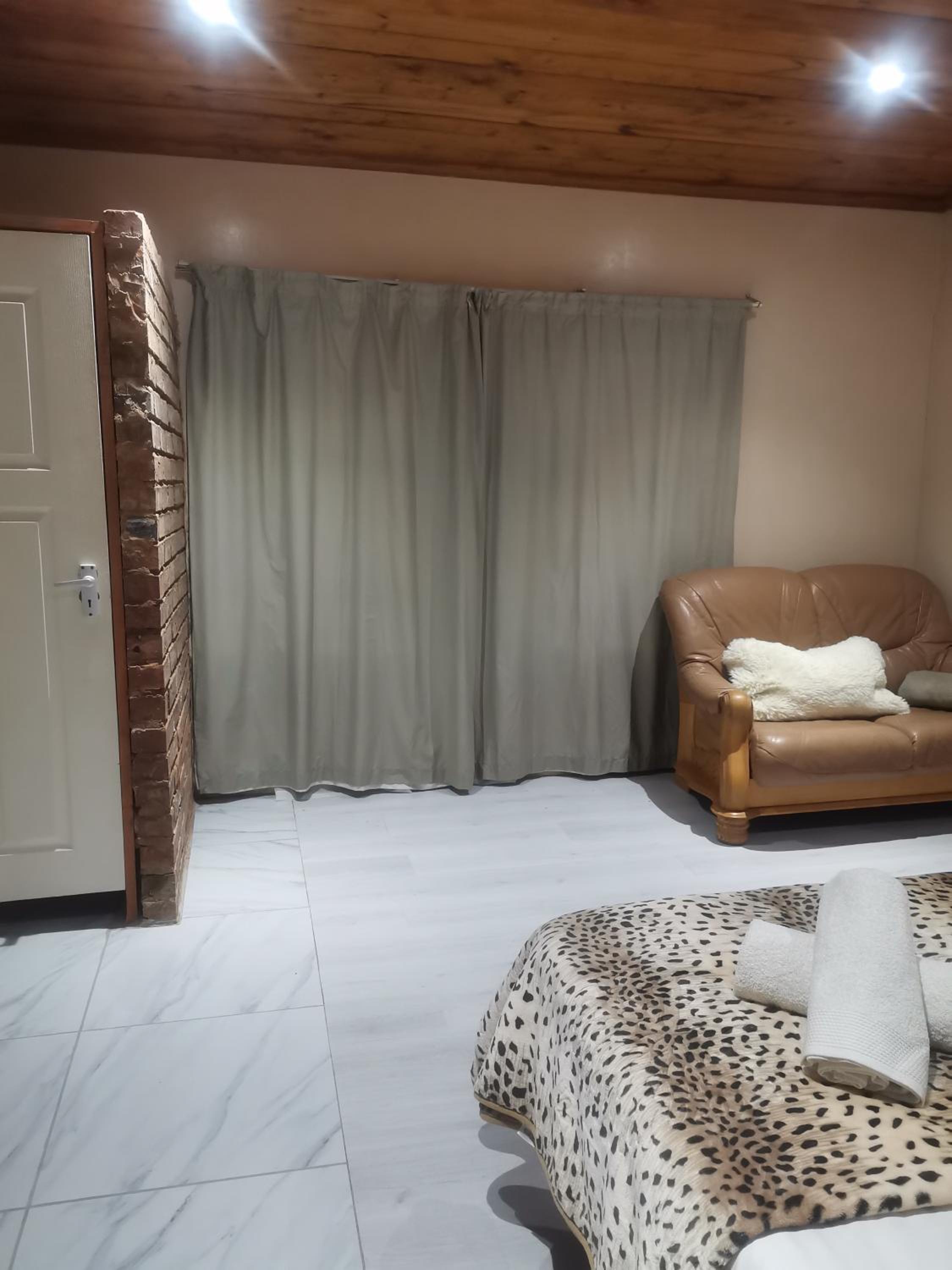 Double Room with Mountain View - Photo 5