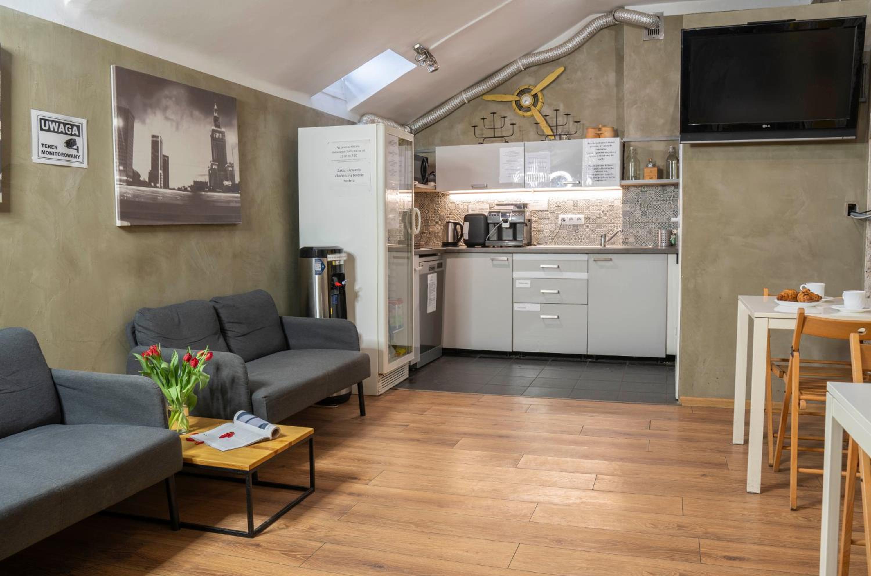 Budget Double Room - Photo 16