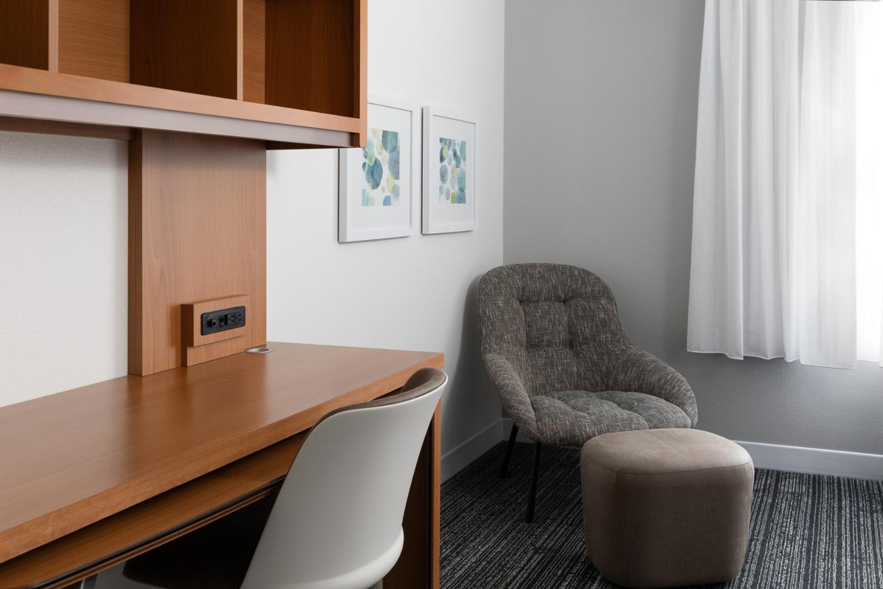 Studio Queen Suite - Mobility Accessible with Tub photo 1