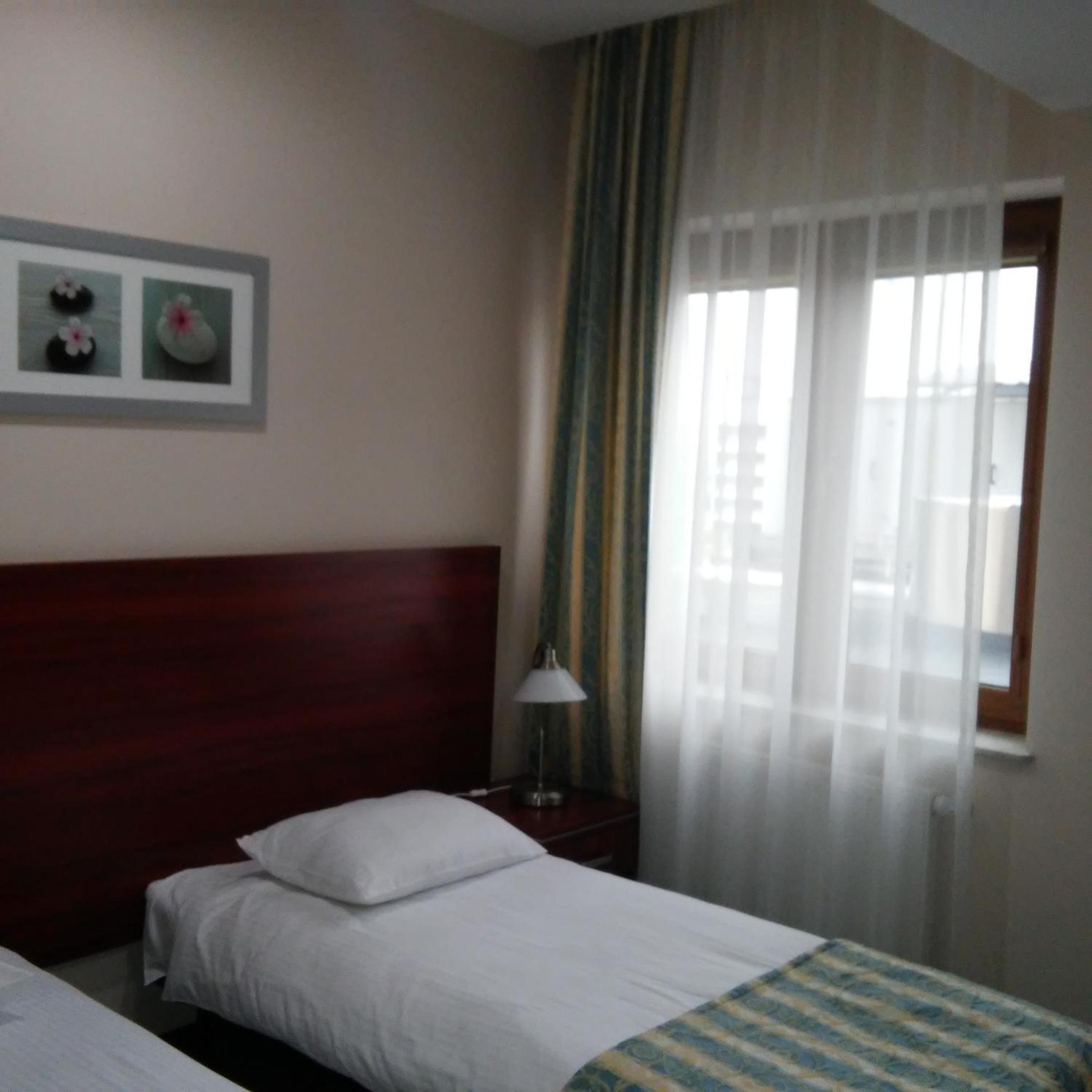 Twin Room - Photo 6