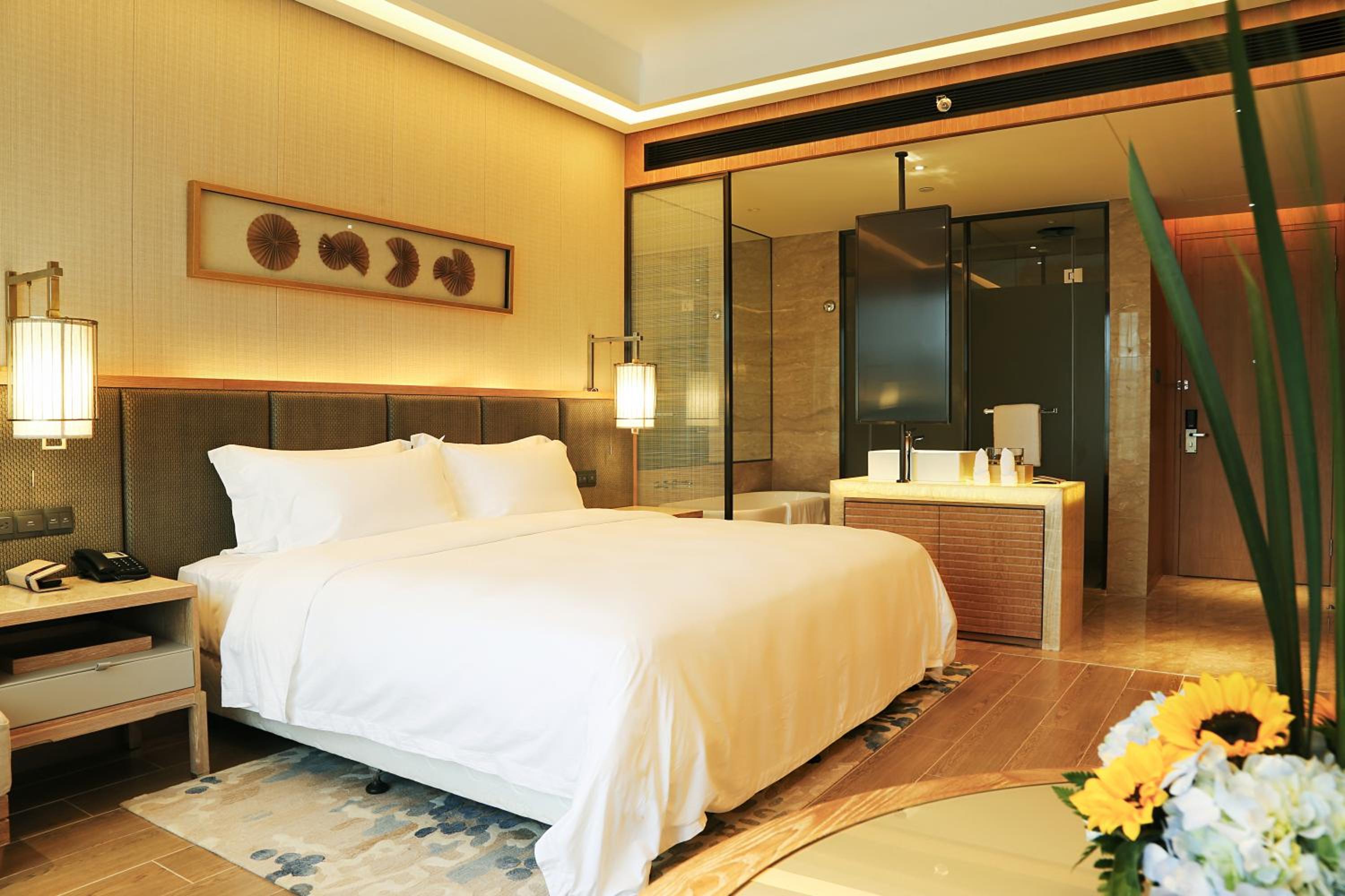 All - Inclusive ， Superior Room (Buffet Breakfast for Two + Selective Lunch for Two + Seafood Buffet Dinner or Selective Dinner for Two + Free Flow of Designated Drinks at the Lobby Bar photo 2