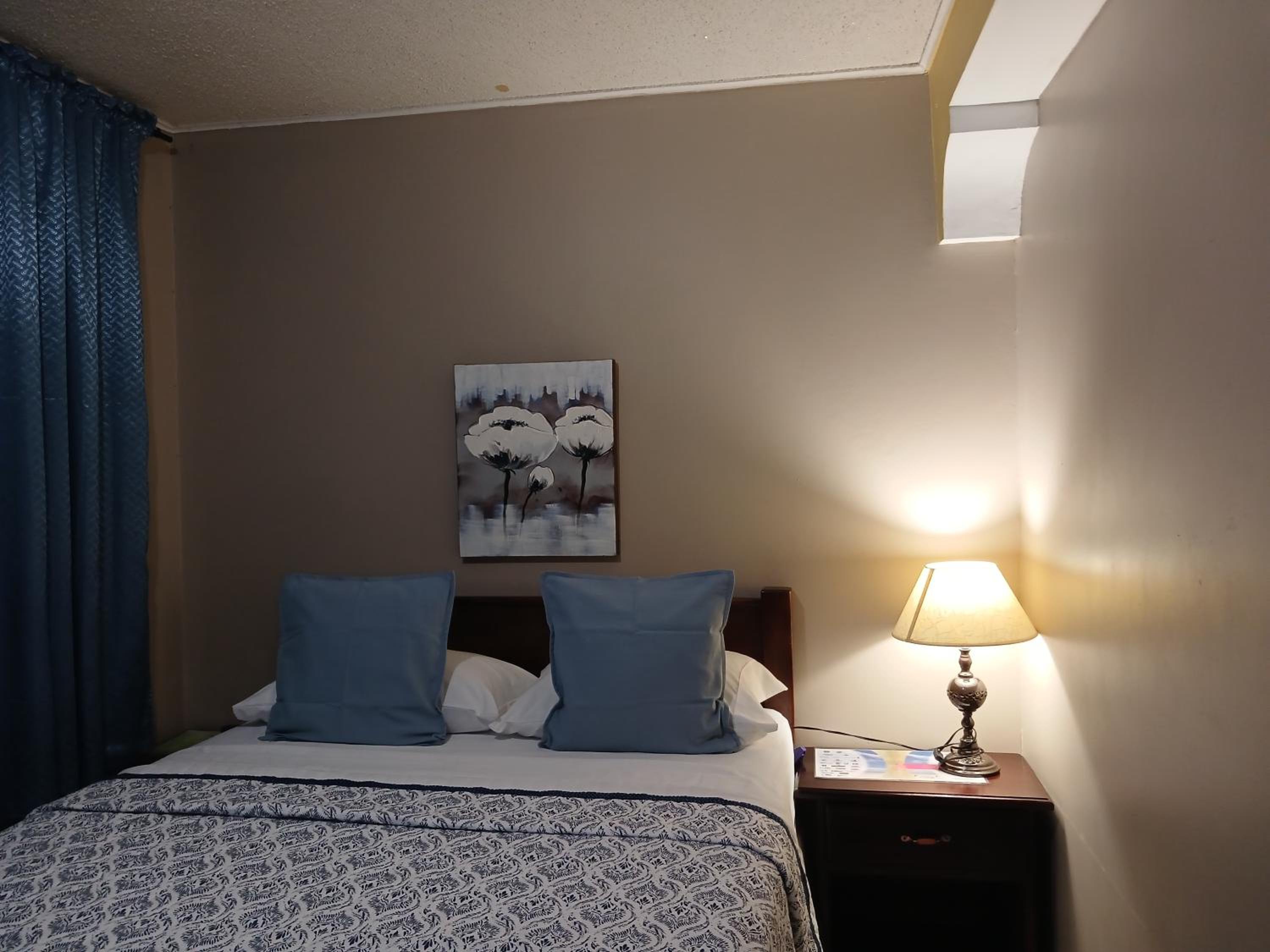 Deluxe Queen Suite