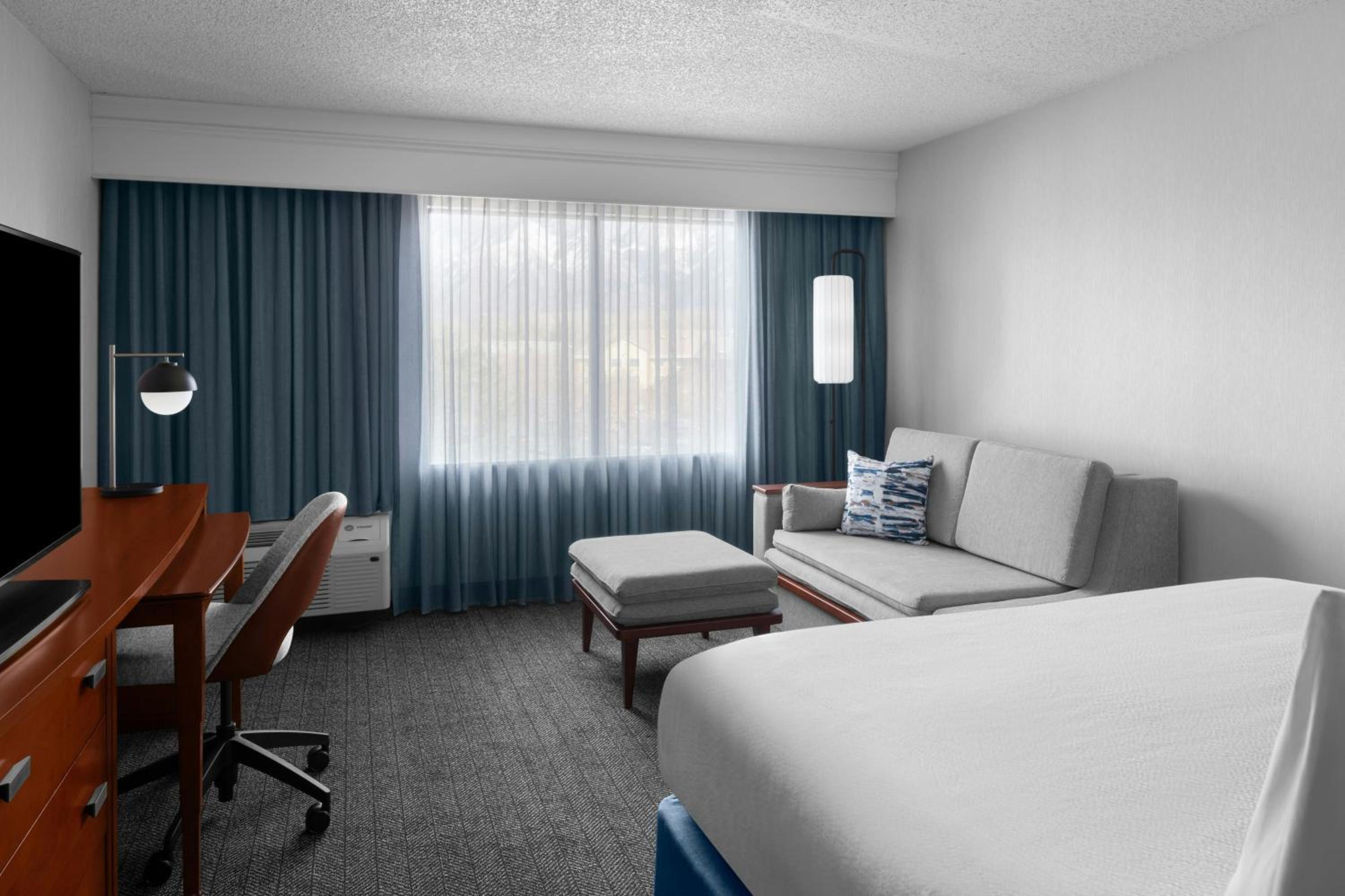 King Room with Sofa Bed and Roll-in Shower - Mobility and Hearing Accessible - Photo 3