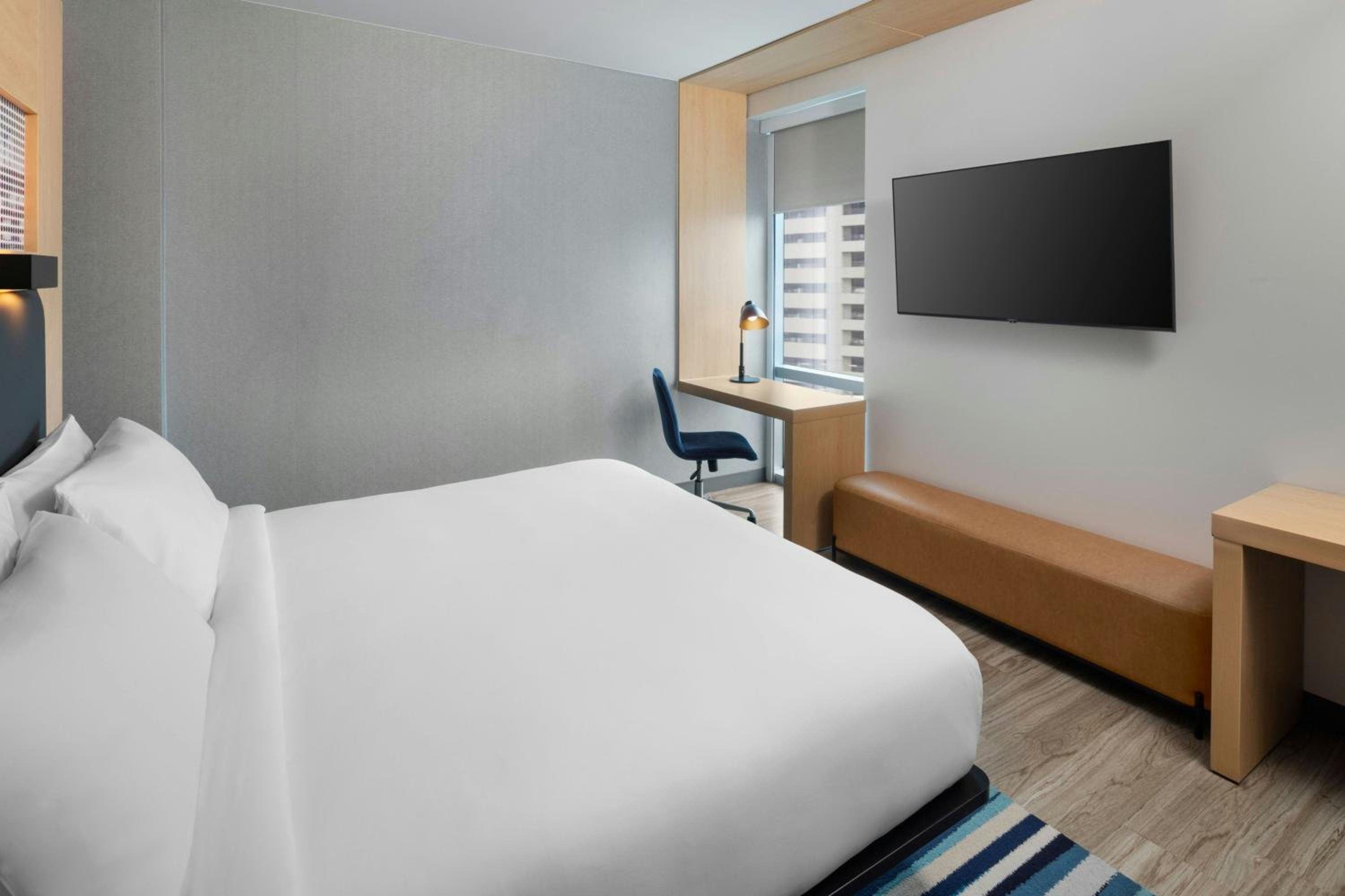King Room with Adapted Tub - Mobility Accessible photo 1