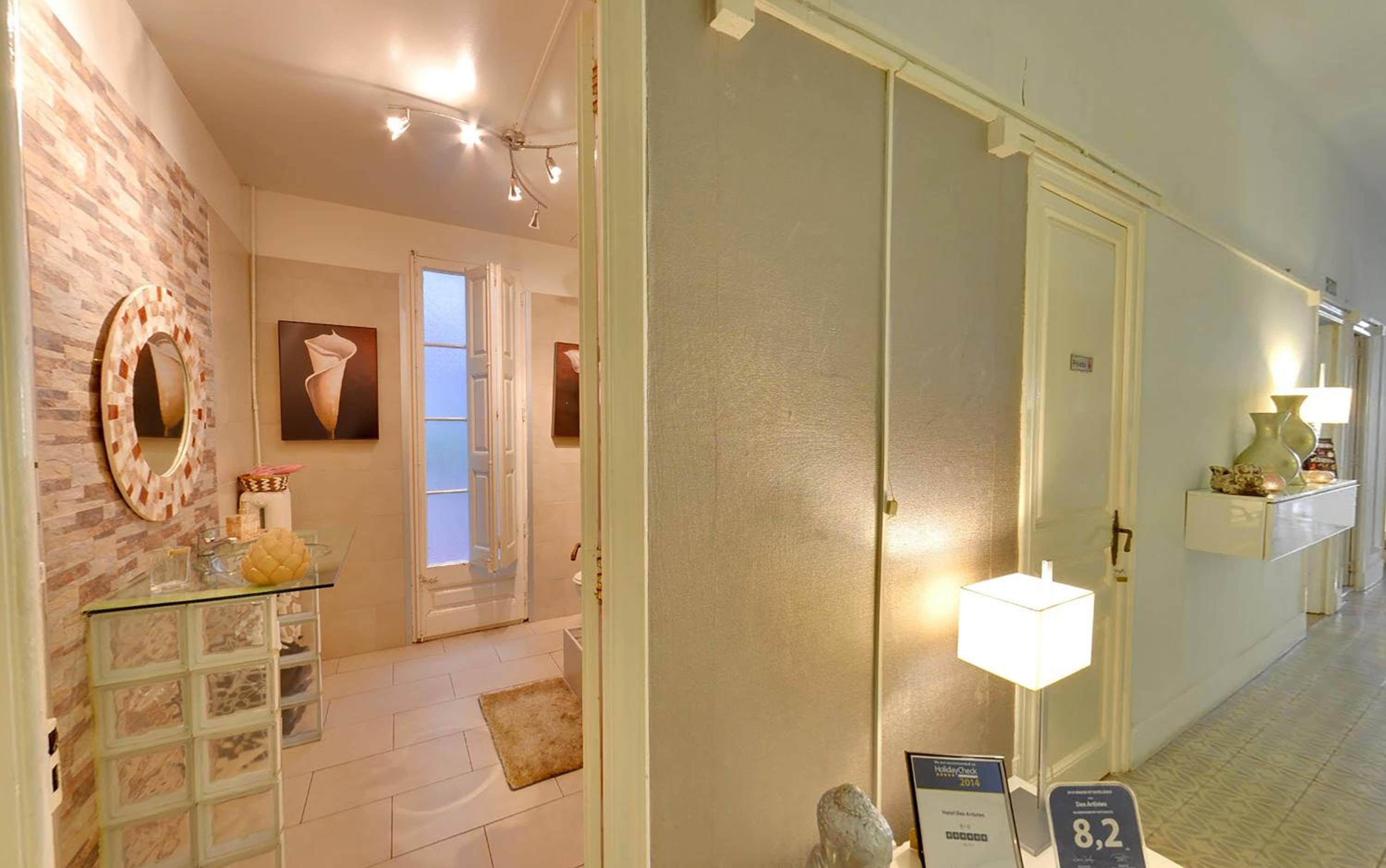 Habitación Doble Superior con Balcón y Baño Compartido