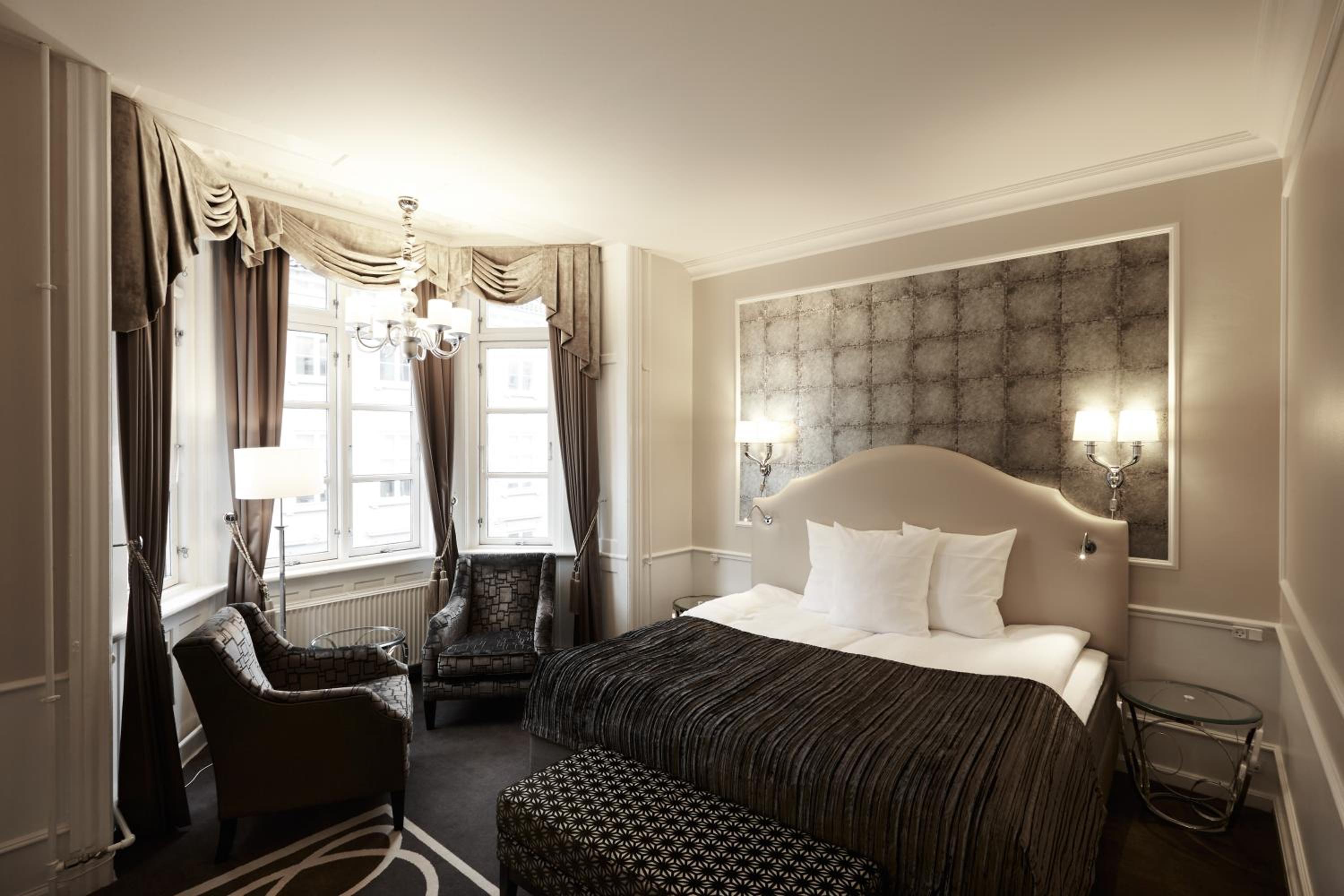 Executive Double Room  with Access to Executive Lounge - Photo 2