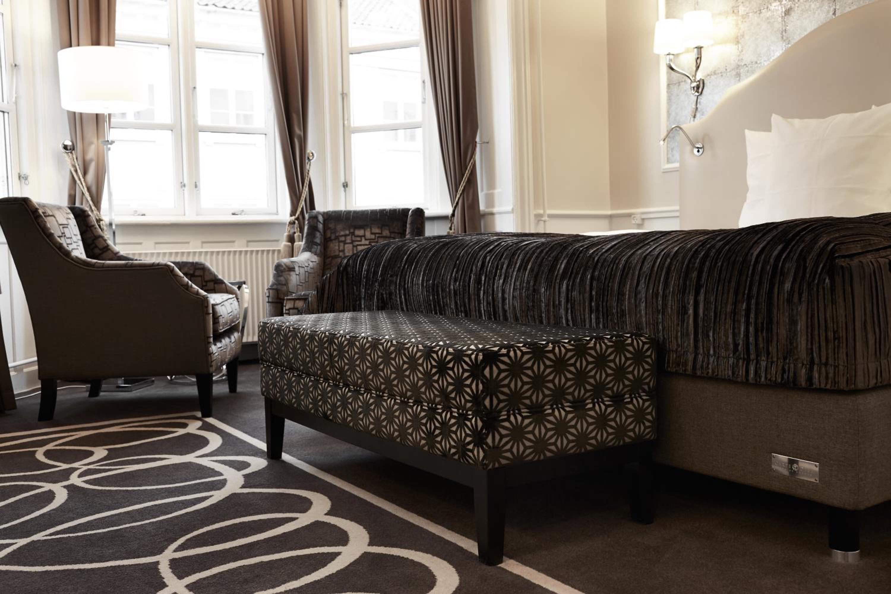 Executive Double Room  with Access to Executive Lounge - Photo 13