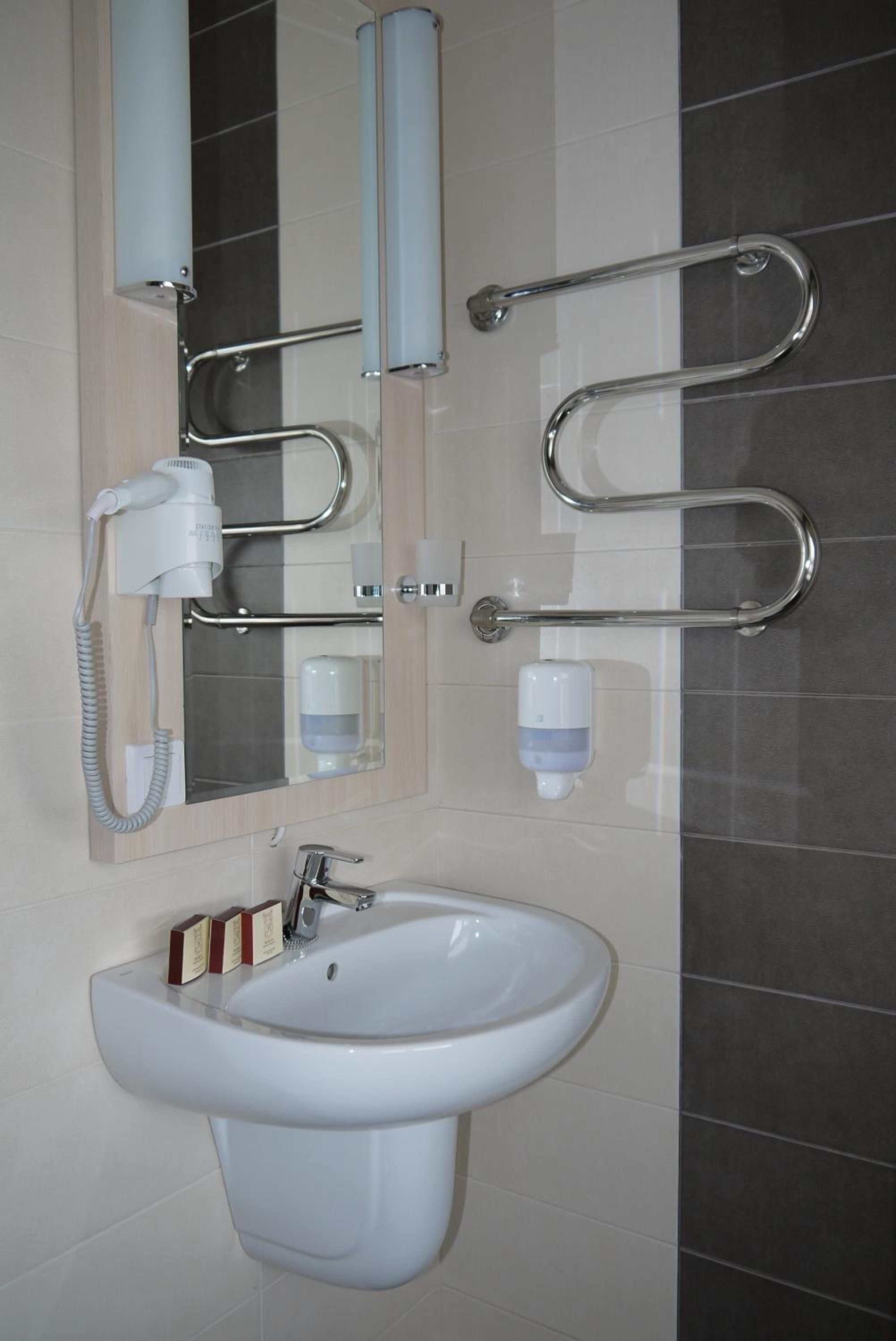 Standard Double or Twin Room photo 2