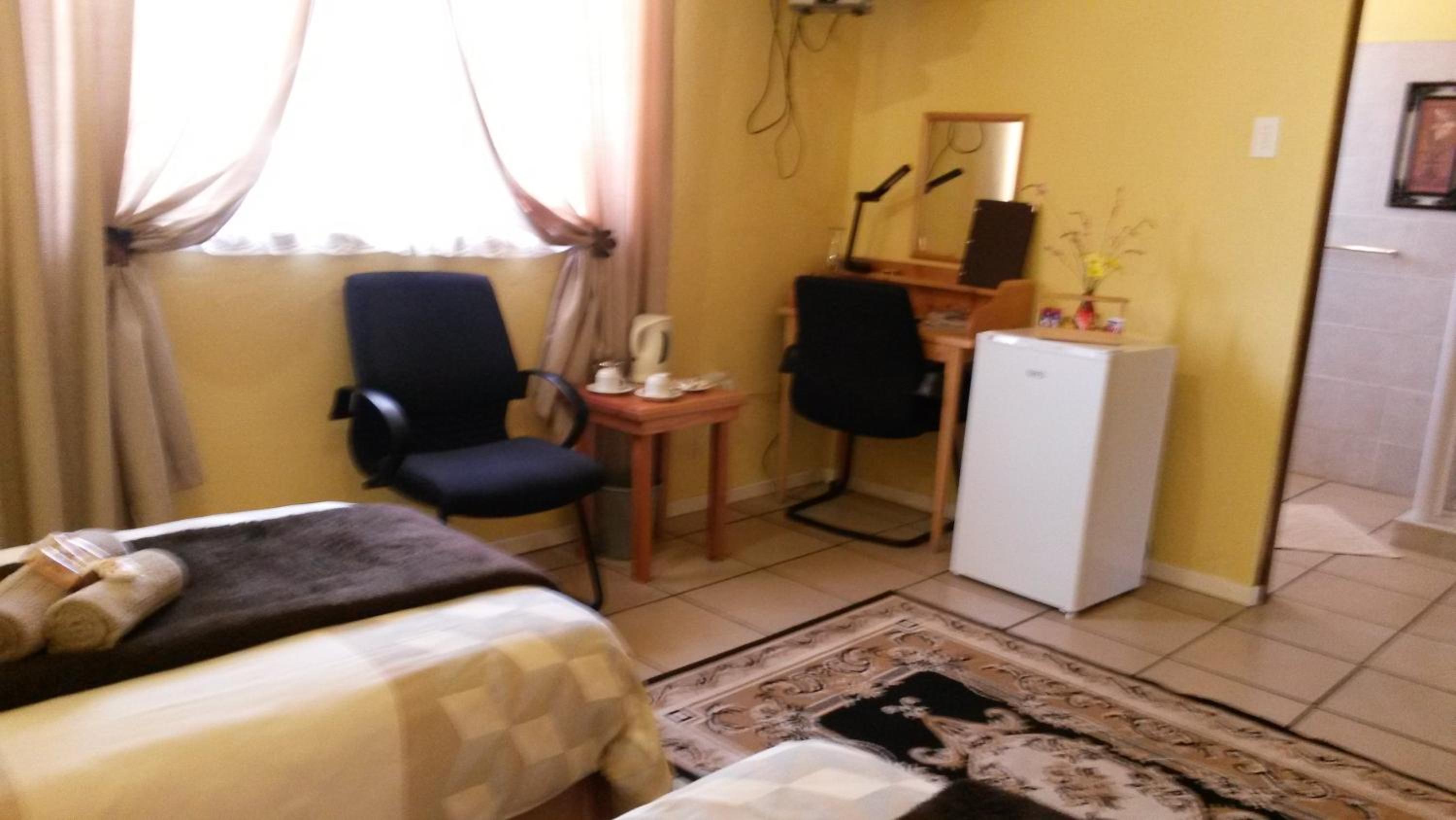 Twin Room - Photo 2