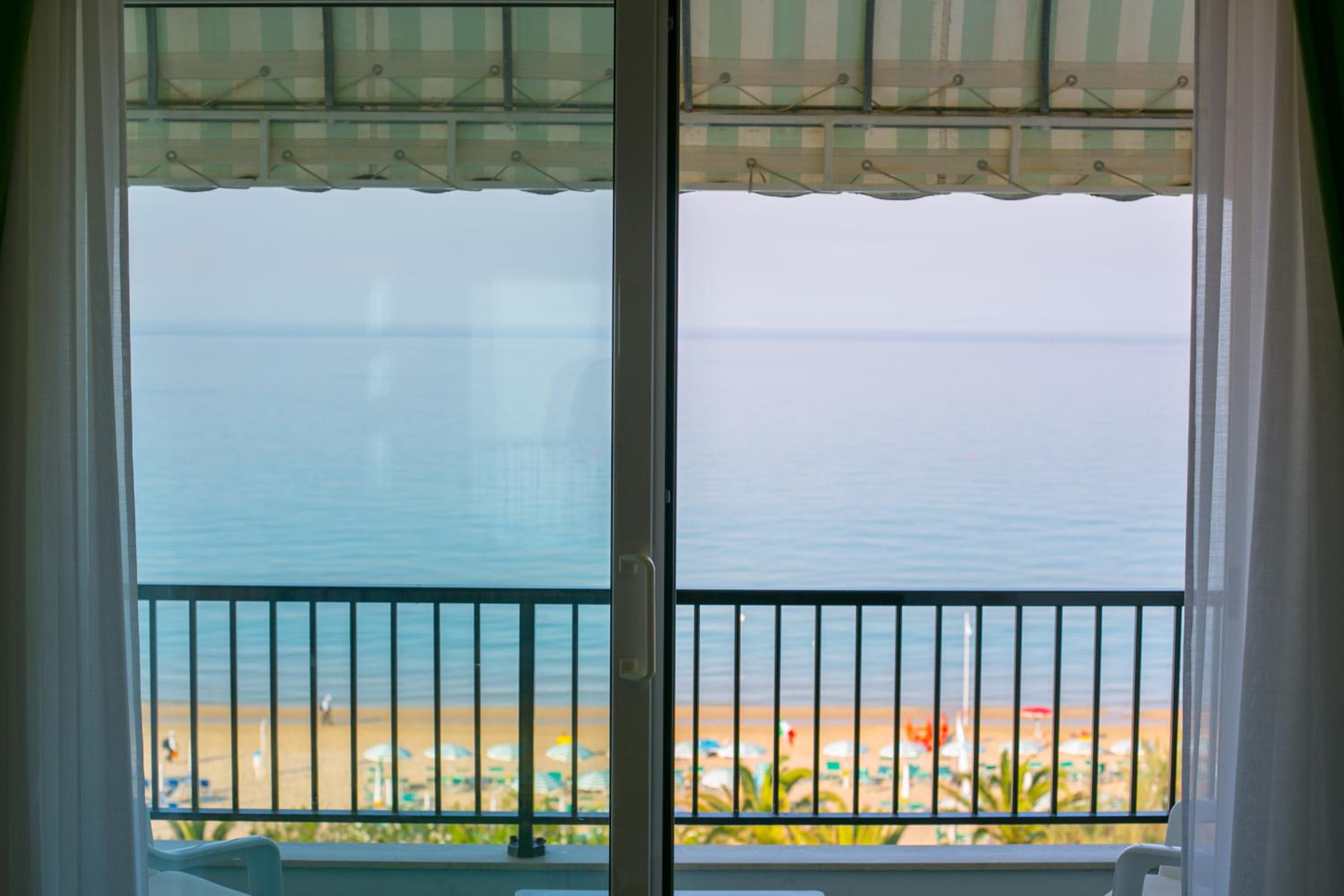 Superior Double or Twin Room with Balcony and Sea View - Photo 7