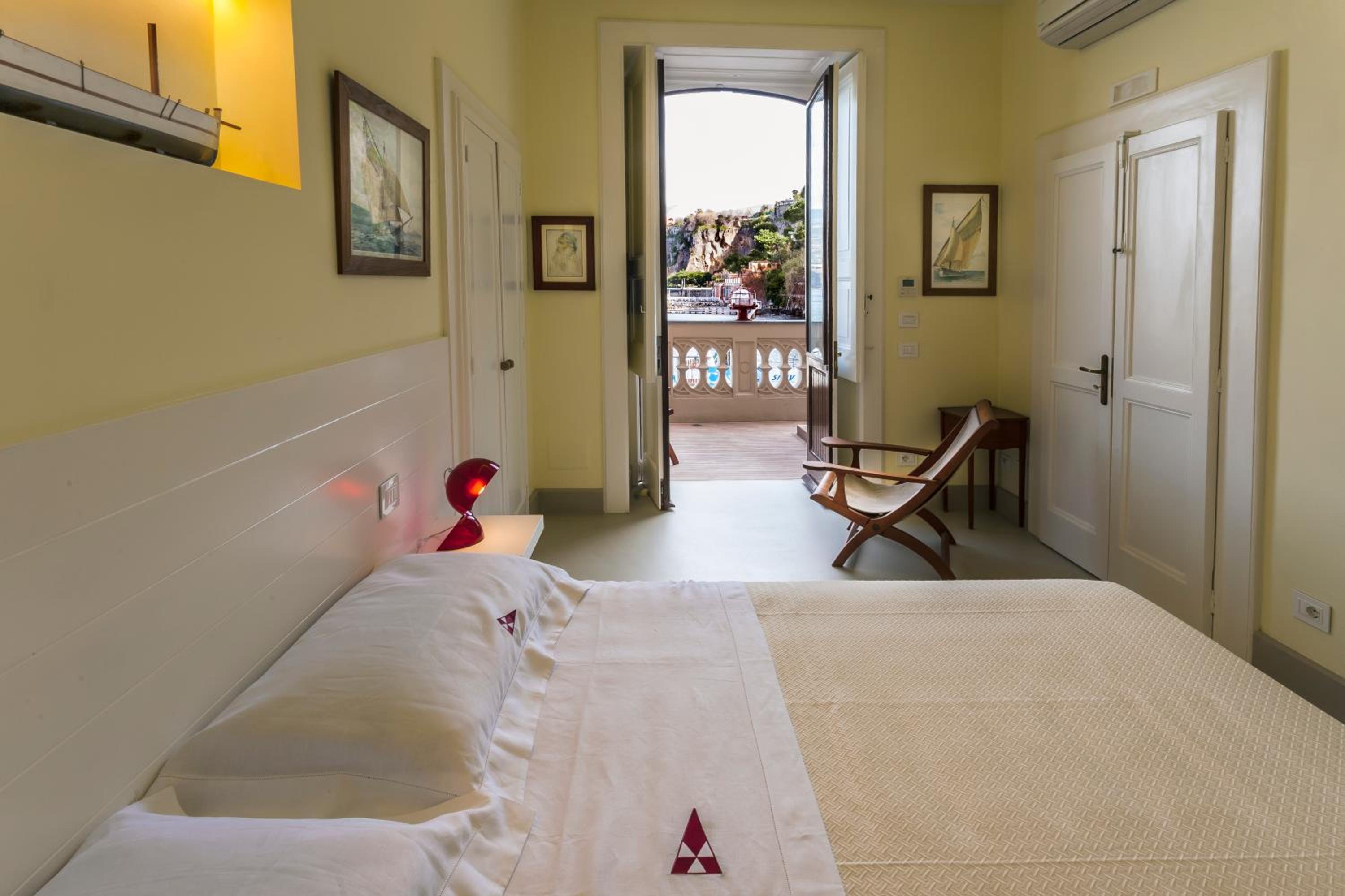 Superior King Room photo 2