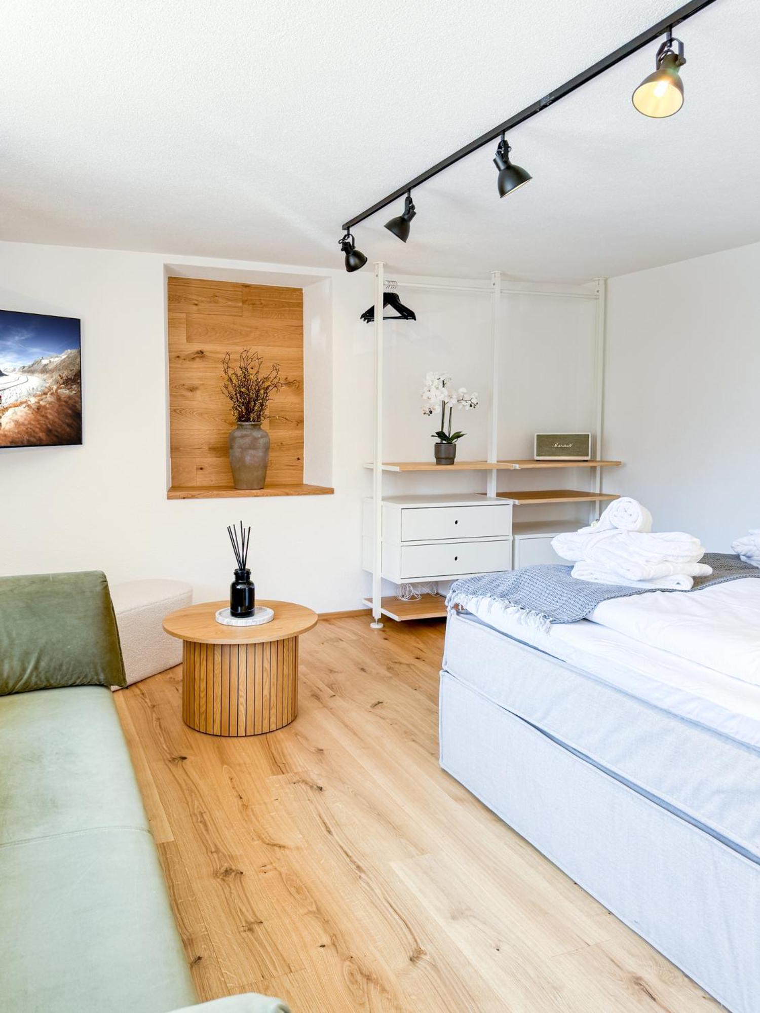 One-Bedroom Apartment with Garden - Photo 9