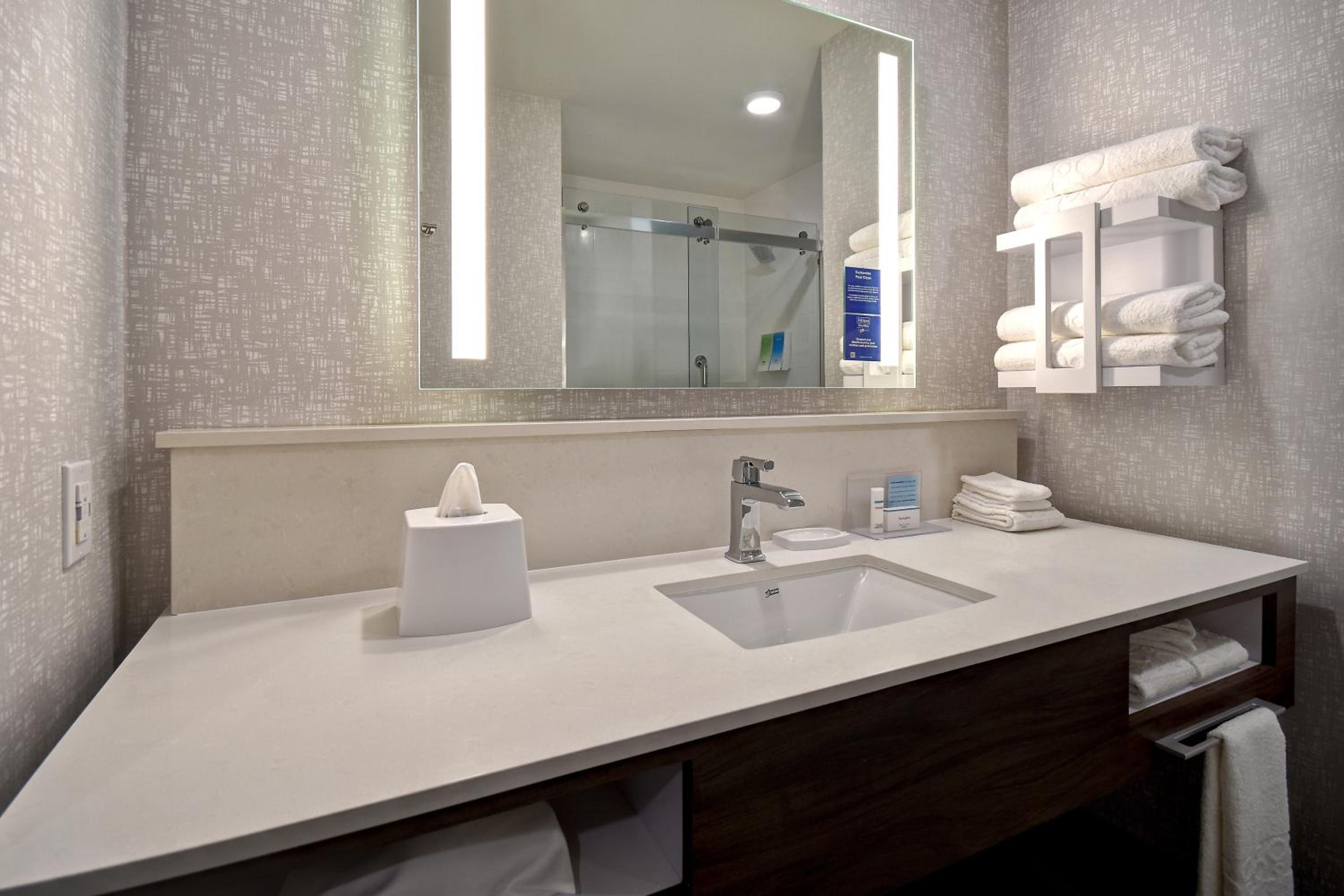 King Room - Hearing Access/Non-Smoking - Photo 3
