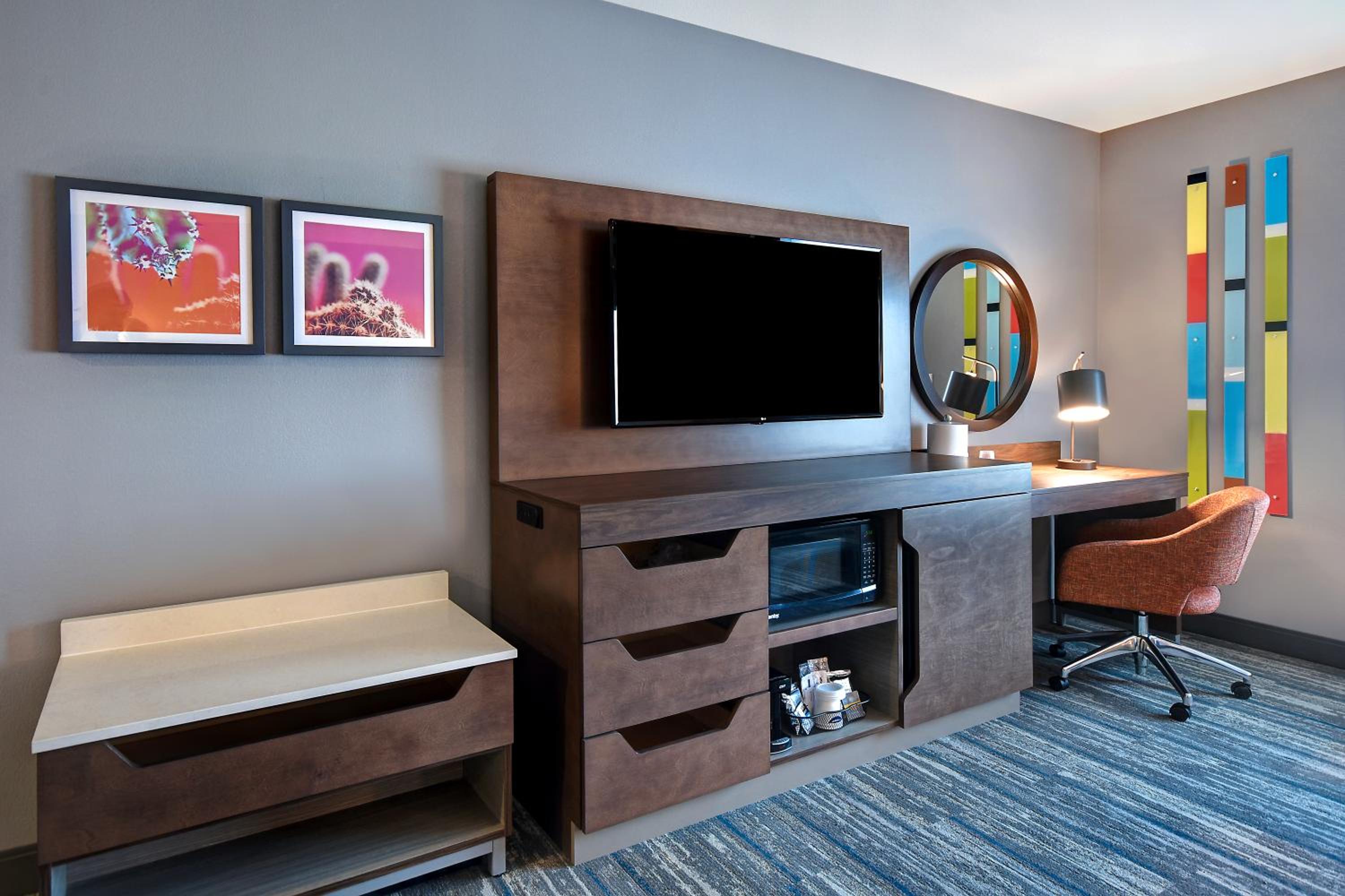 King Room - Hearing Access/Non-Smoking - Photo 4