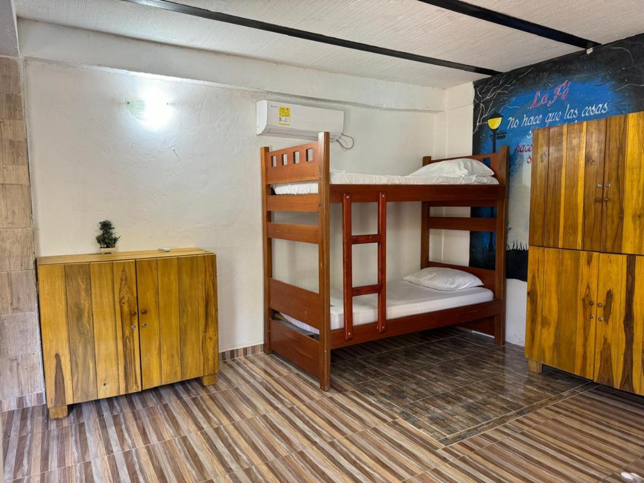 Bed in 6-Bed Mixed Dormitory Room photo 3