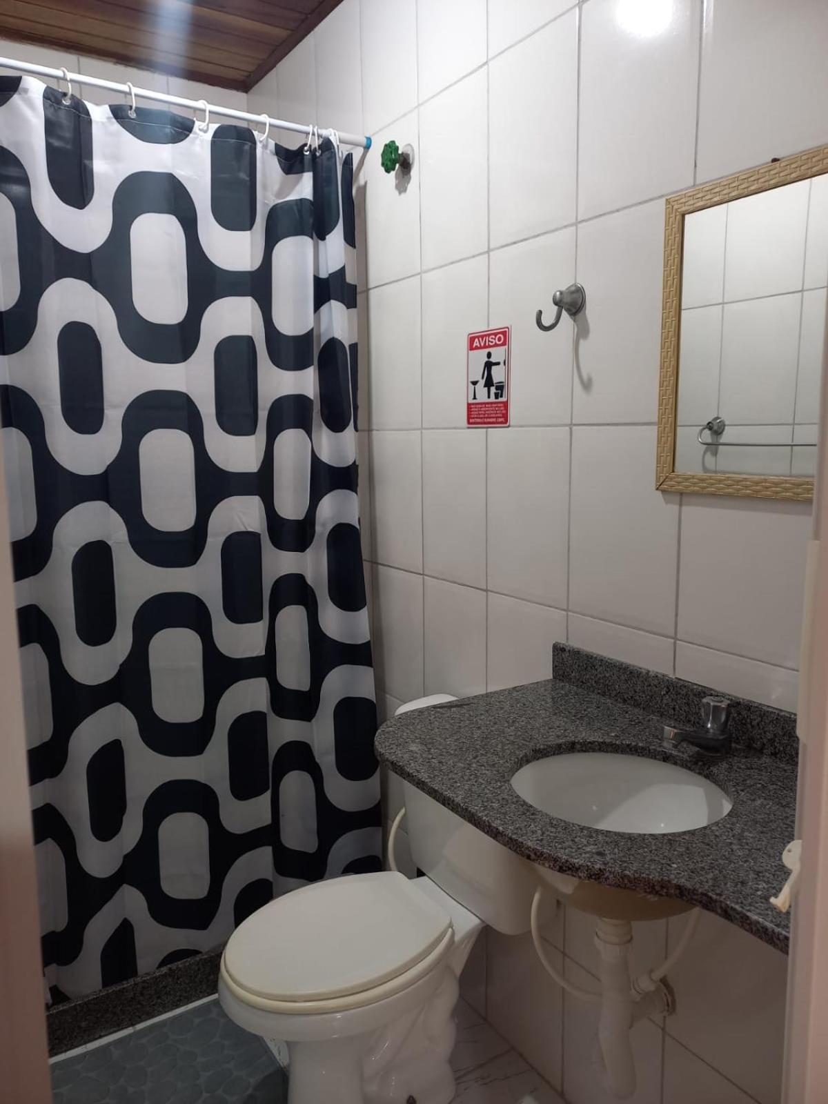 Budget Double Room - Photo 9