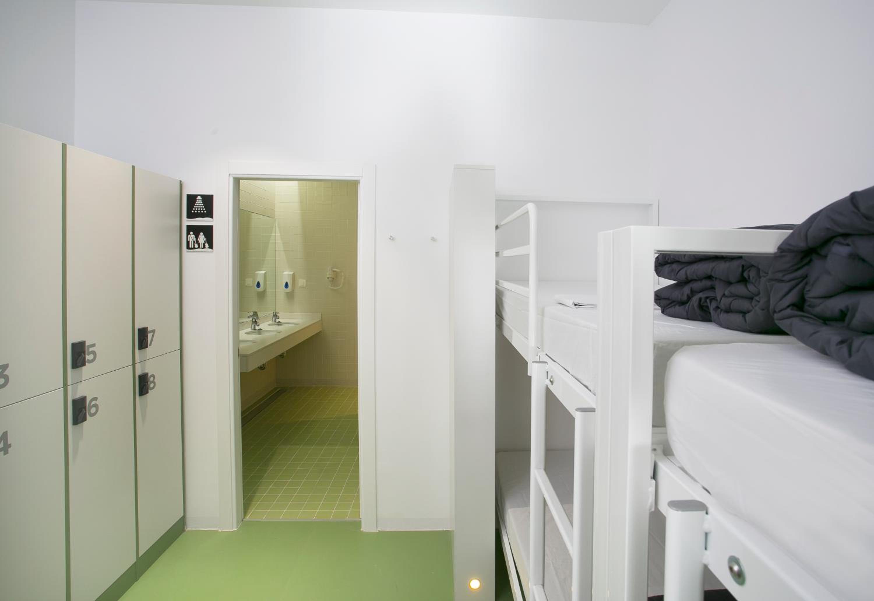 Bed in 12-Bed Dormitory Room with Bathroom photo 3