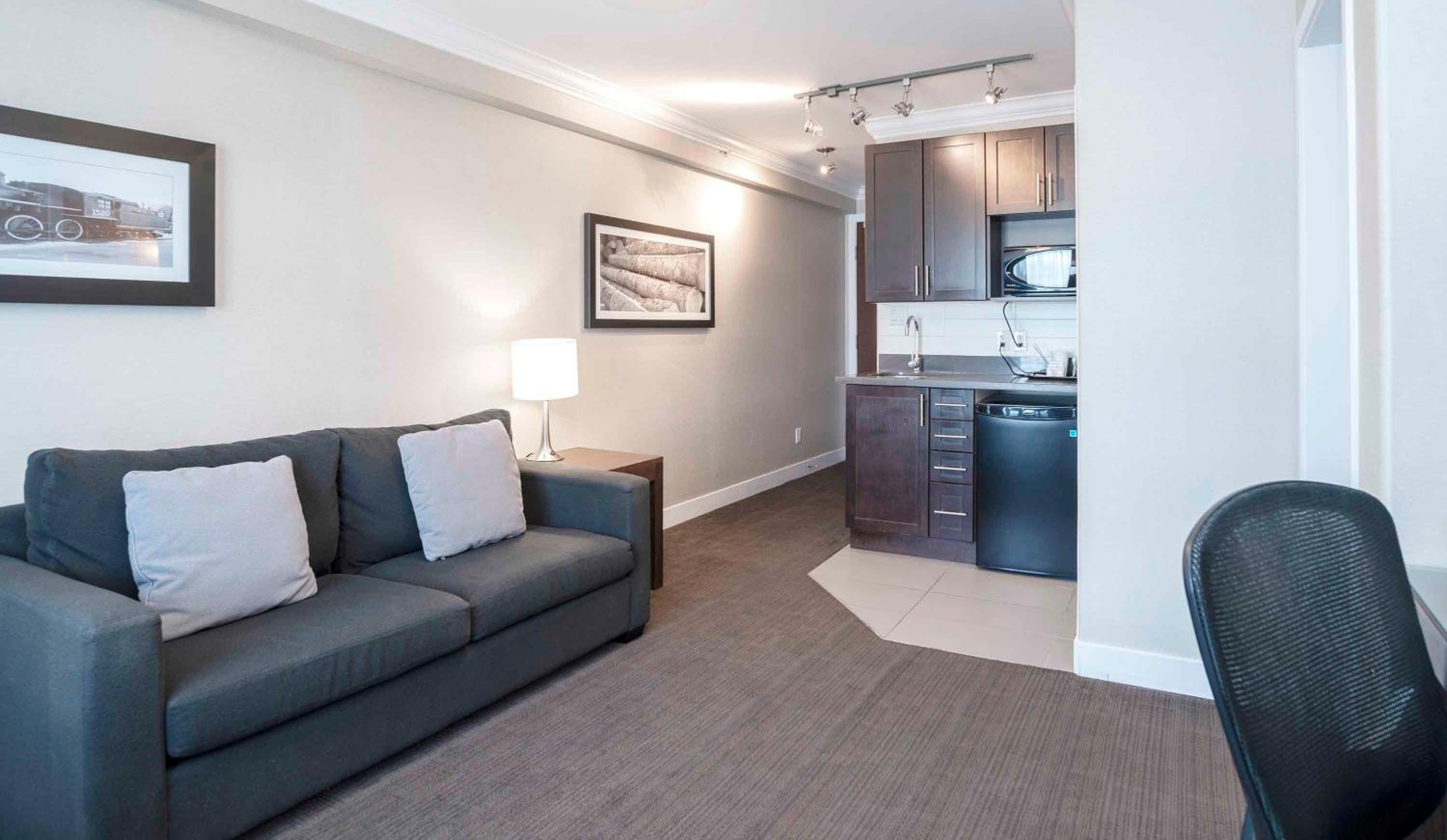Jacuzzi Suite, 1 King Bed, Kitchenette - Photo 5