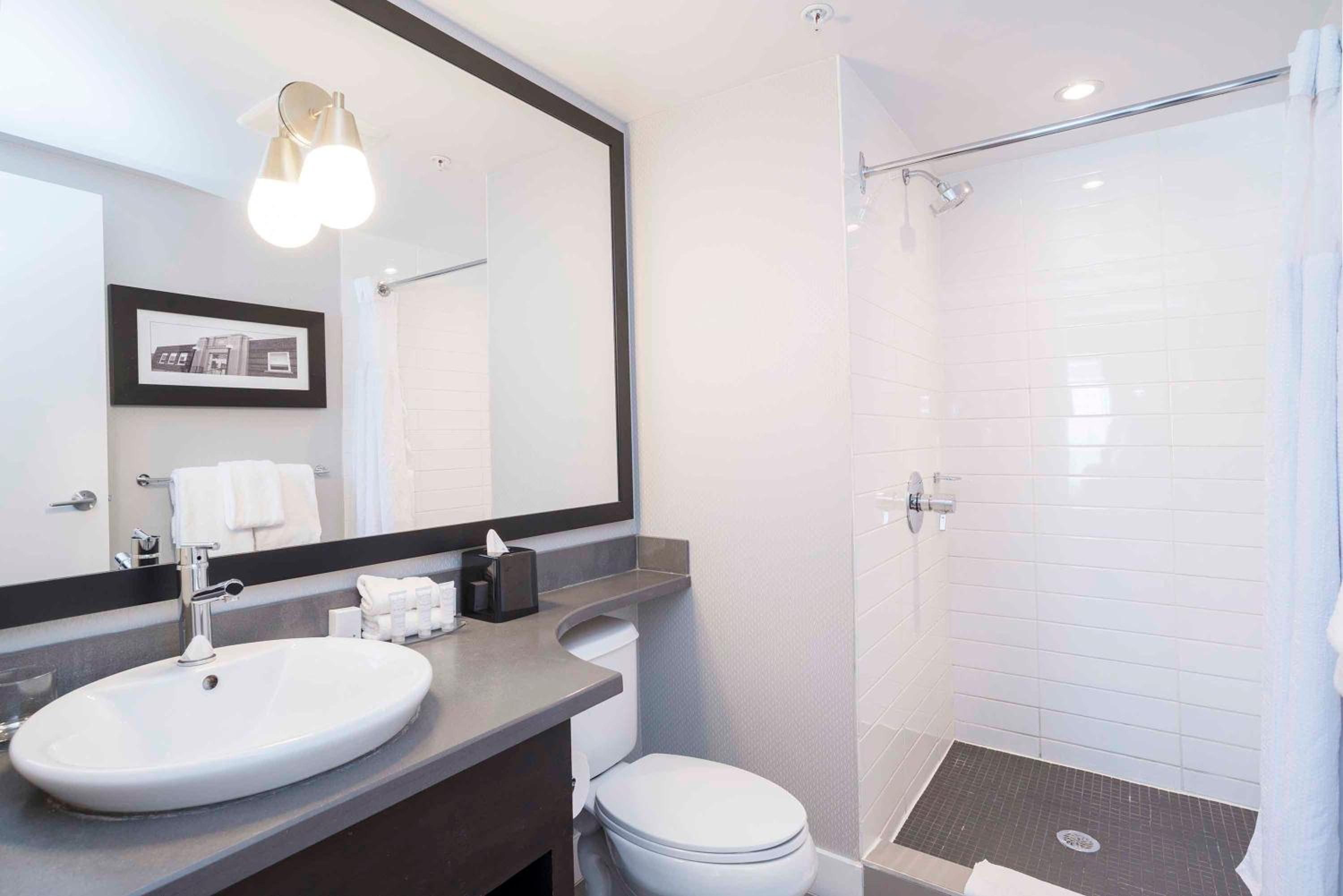 Jacuzzi Suite, 1 King Bed, Kitchenette - Photo 7