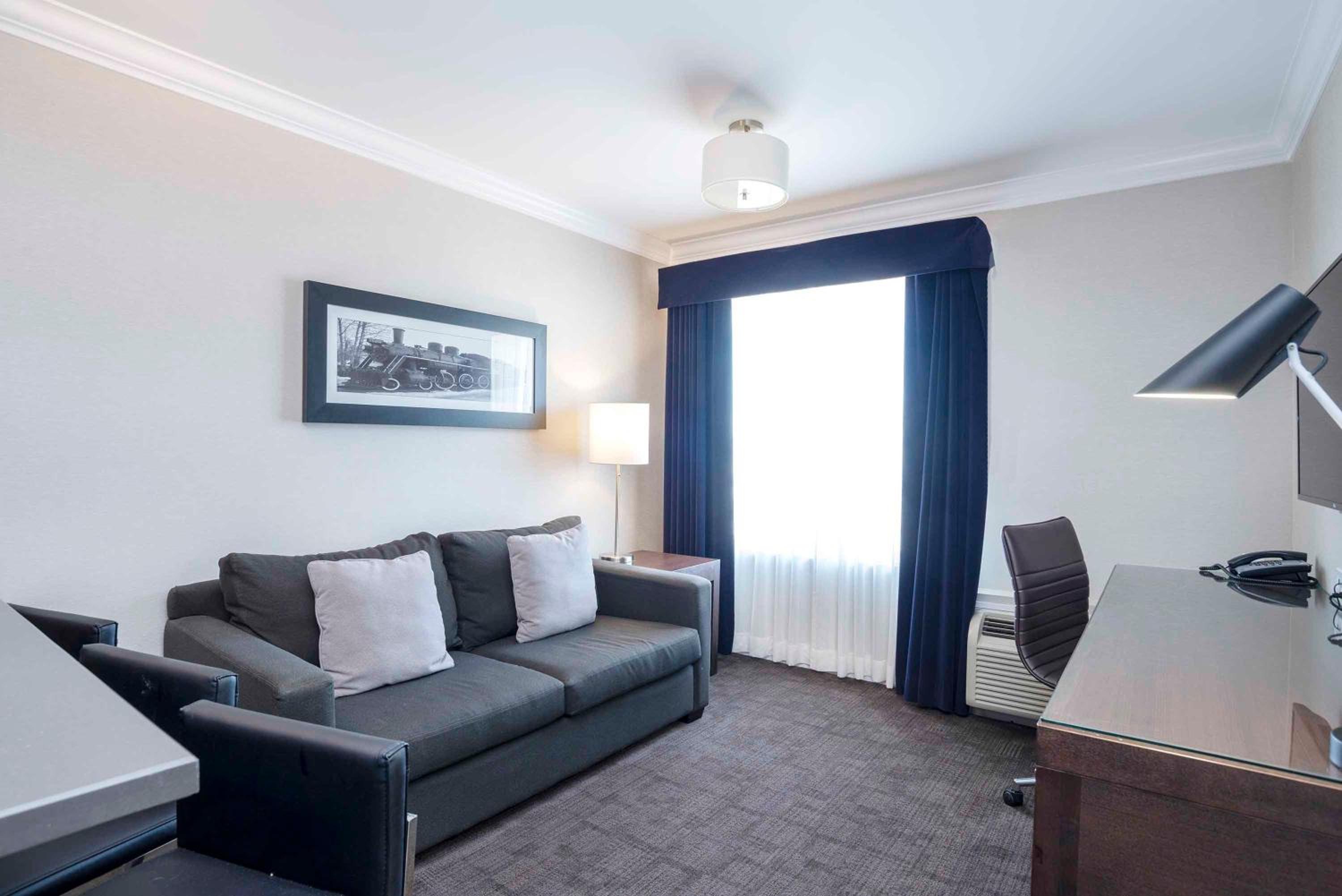 Jacuzzi Suite, 1 King Bed, Kitchen - Photo 6