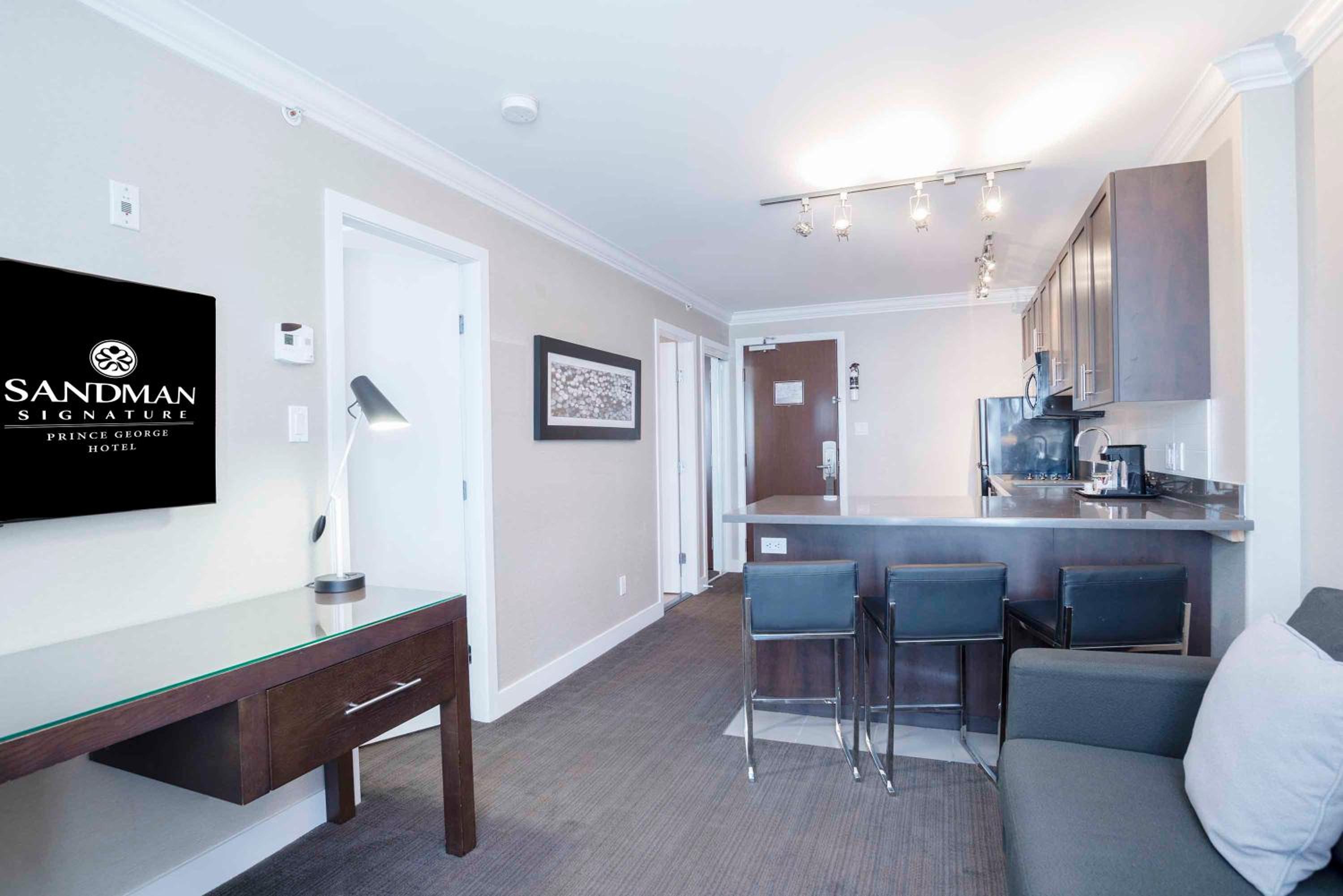 Jacuzzi Suite, 1 King Bed, Kitchen - Photo 5