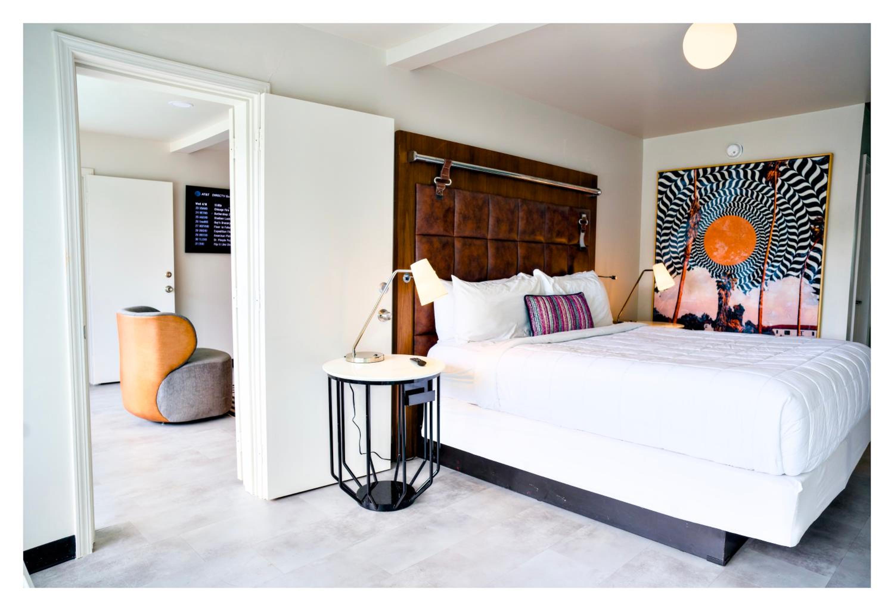 Superior King Suite - Non-Smoking - Photo 7