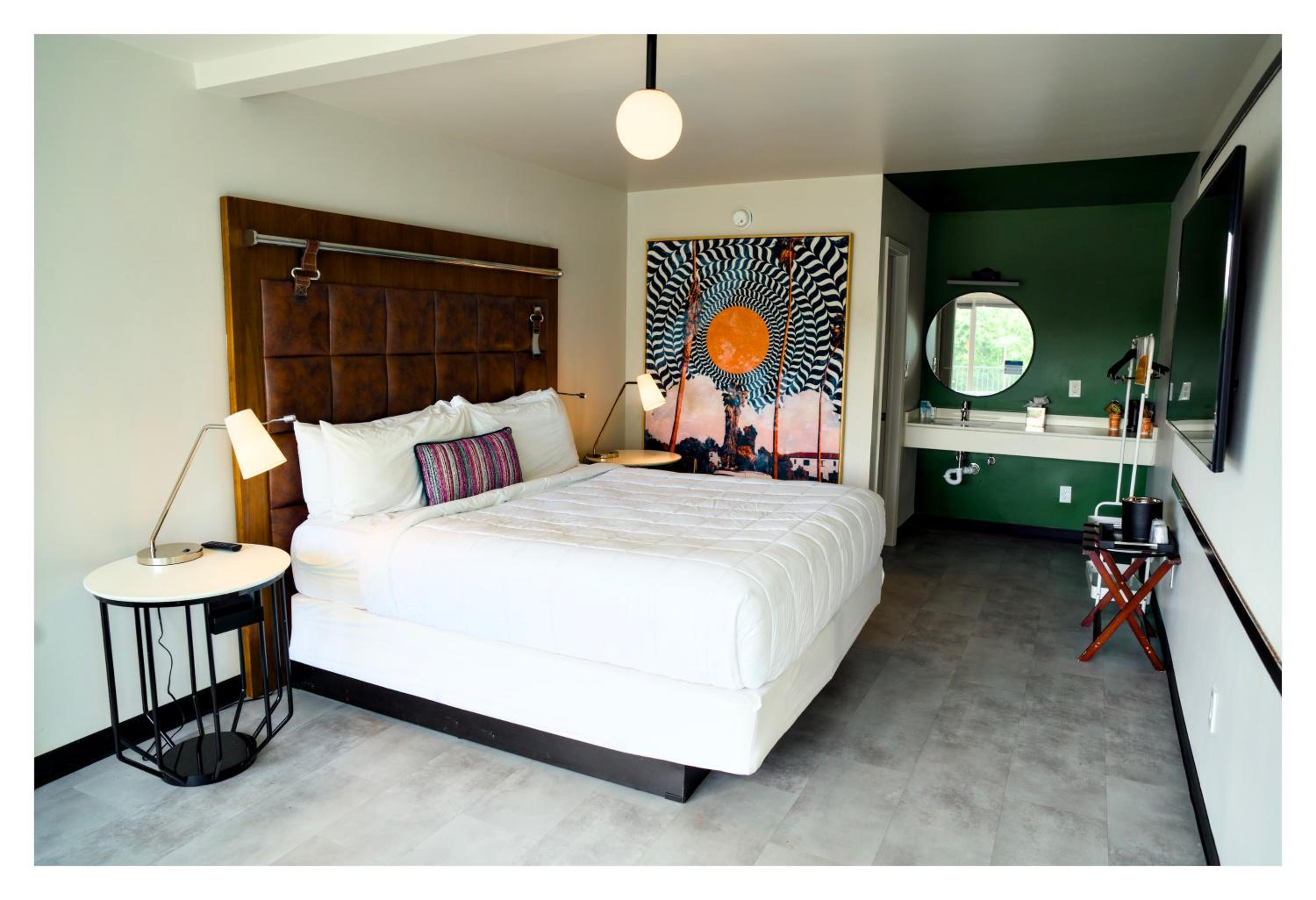 King Room - Accessible/Non-Smoking - Photo 2