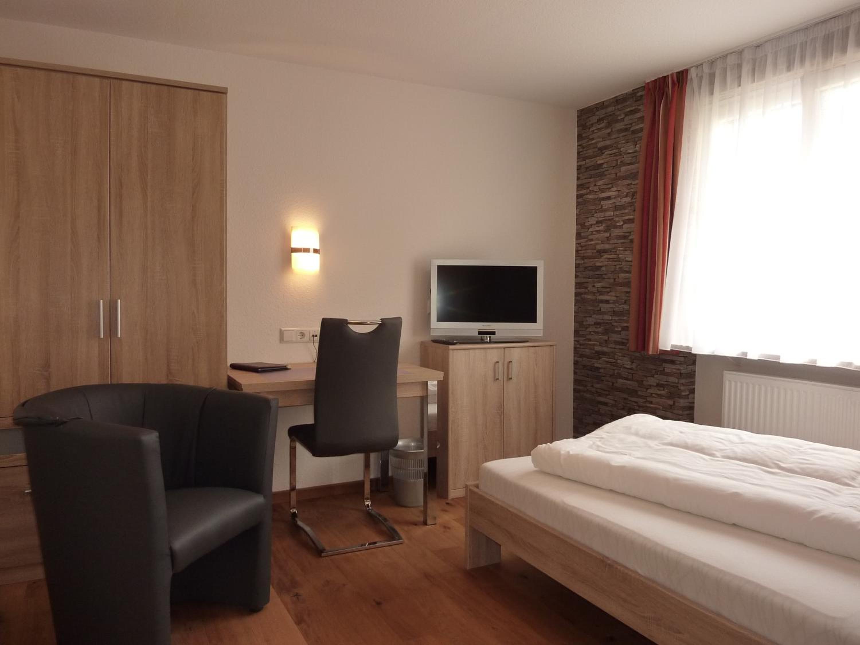Queen Room (French Size Bed)
