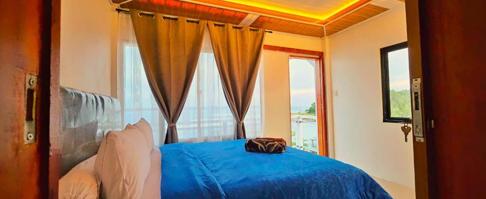 Deluxe Double or Twin Room with Sea View photo 2