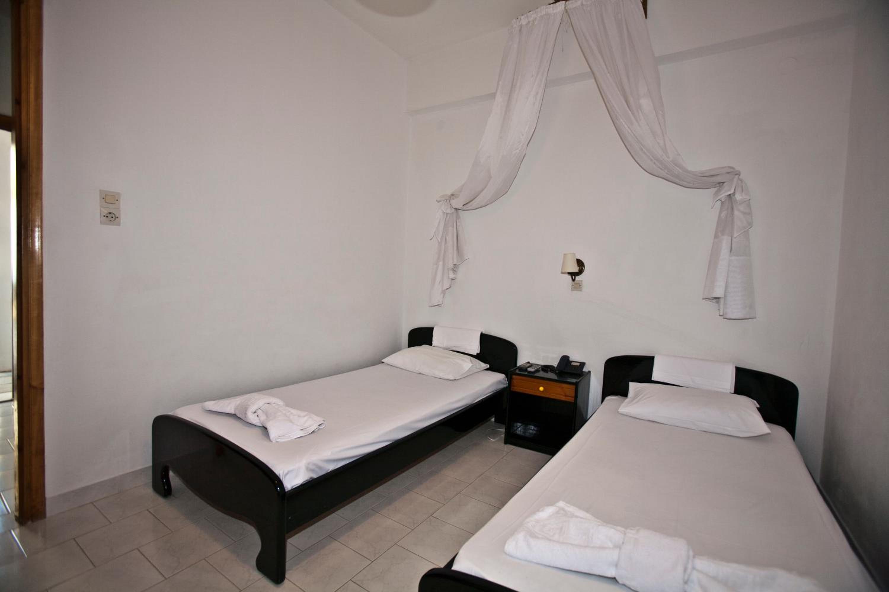 Basic Double or Twin Room photo 1