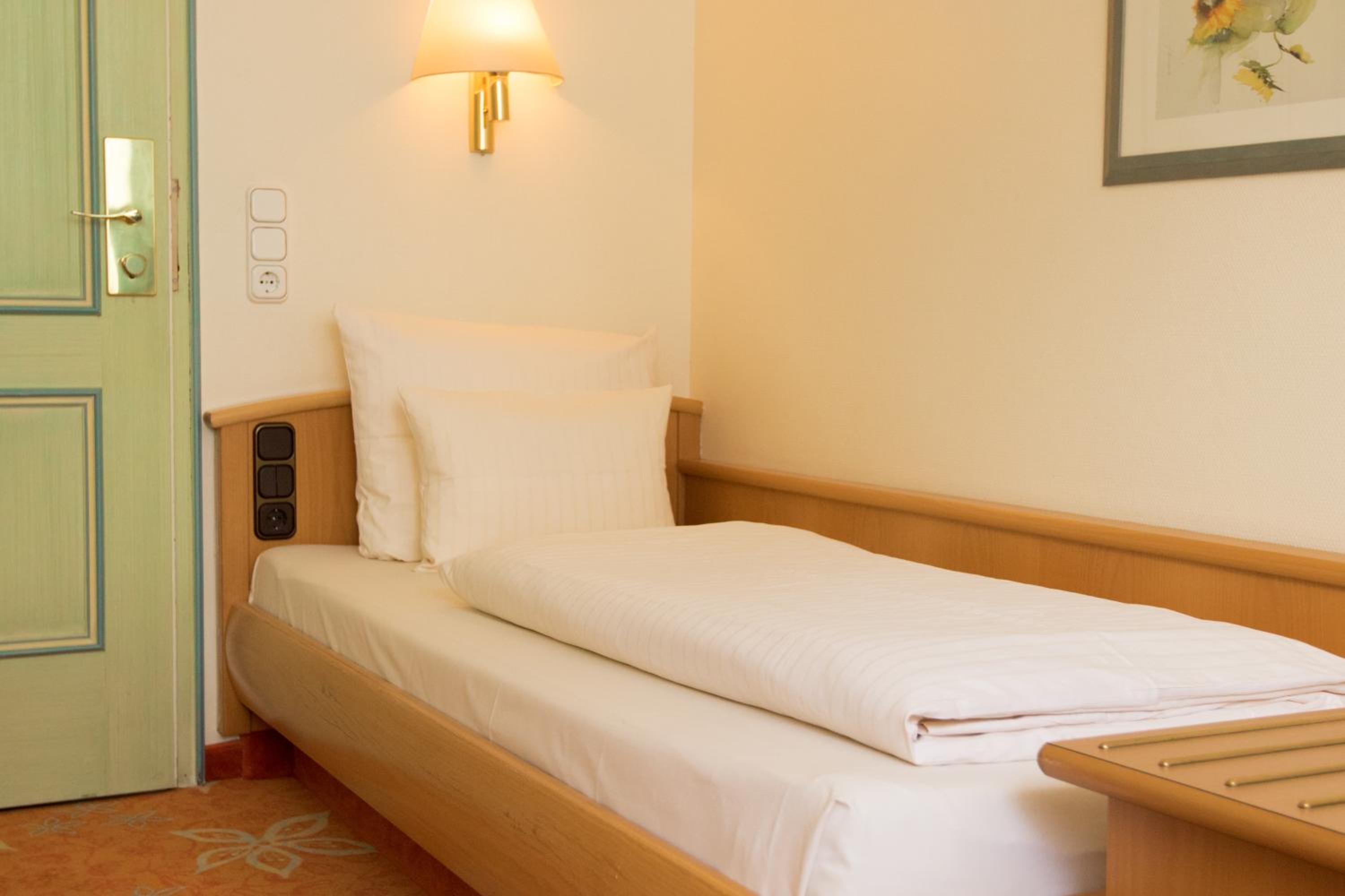 Basic Single Room To The Inner Courtyard