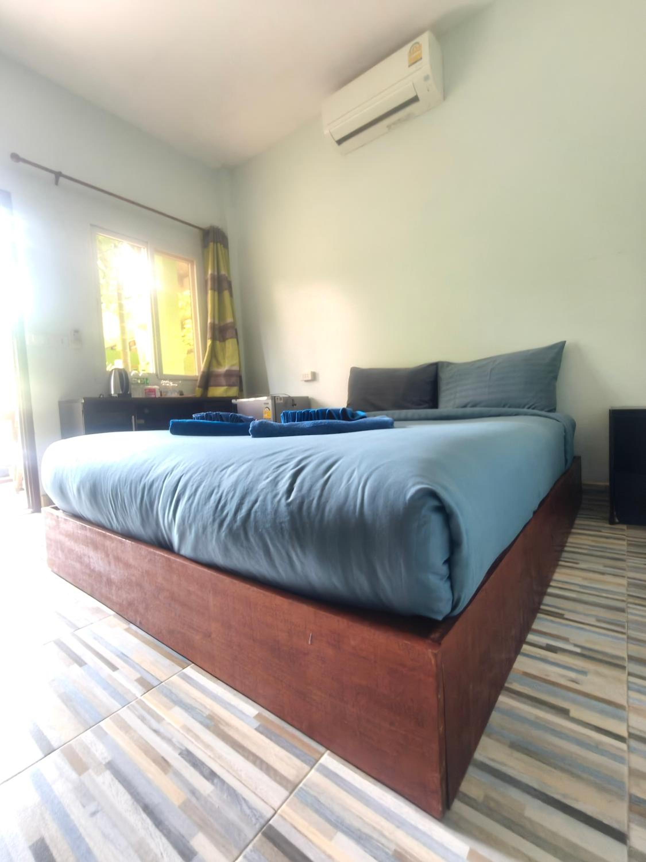 Standard Twin Room - Photo 4