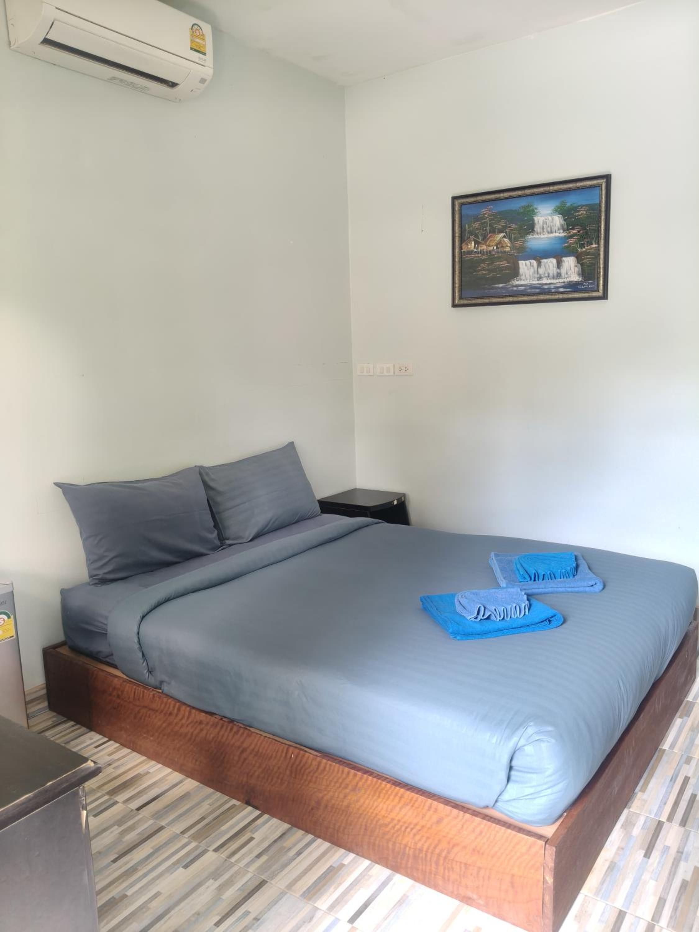 Standard Twin Room - Photo 6