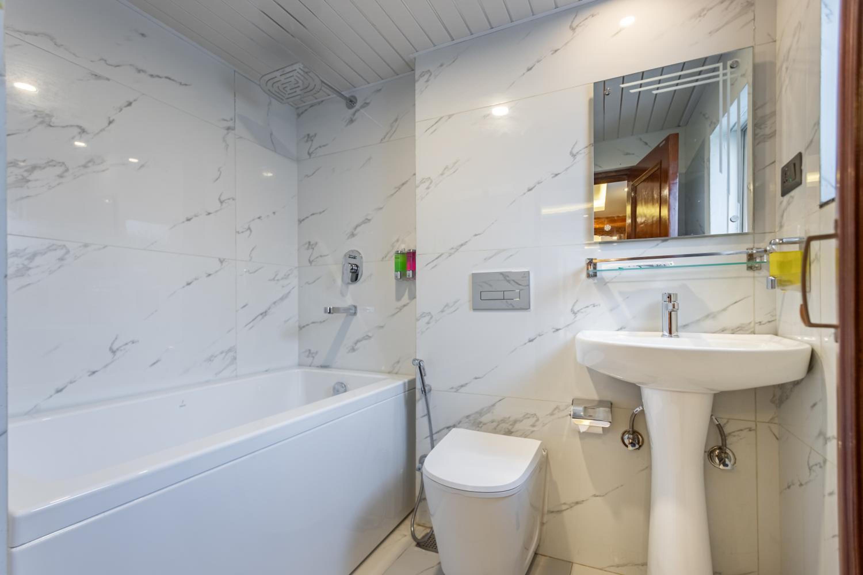 Executive Suite - Photo 12