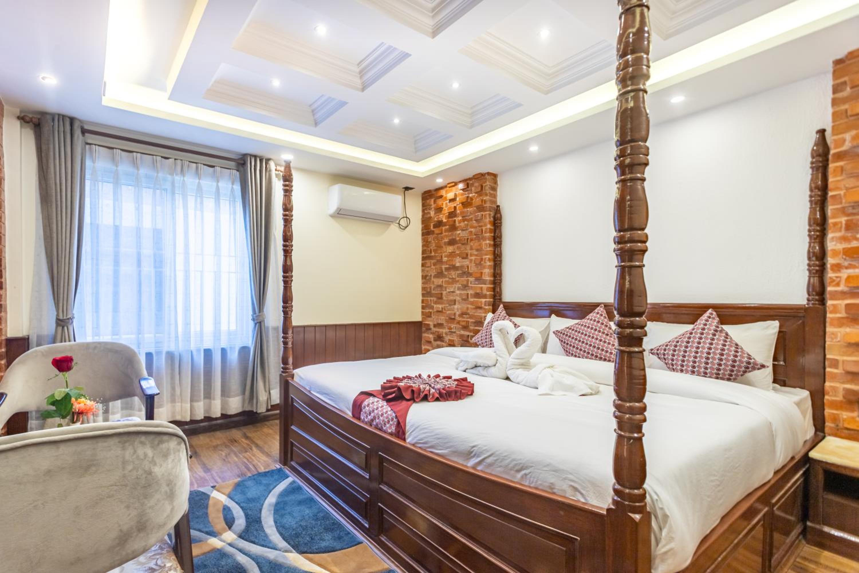 Executive Suite - Photo 5