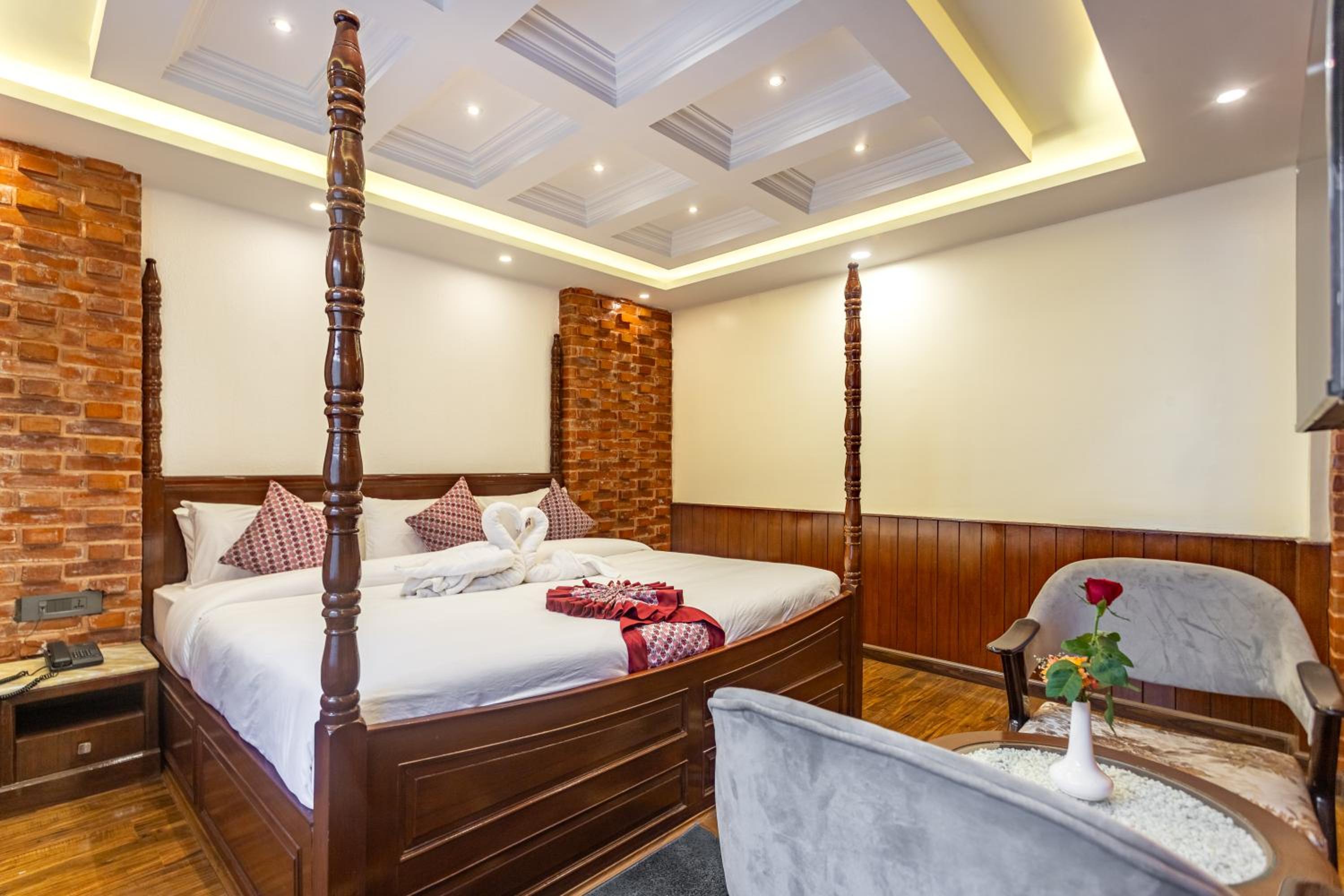 Executive Suite - Photo 4