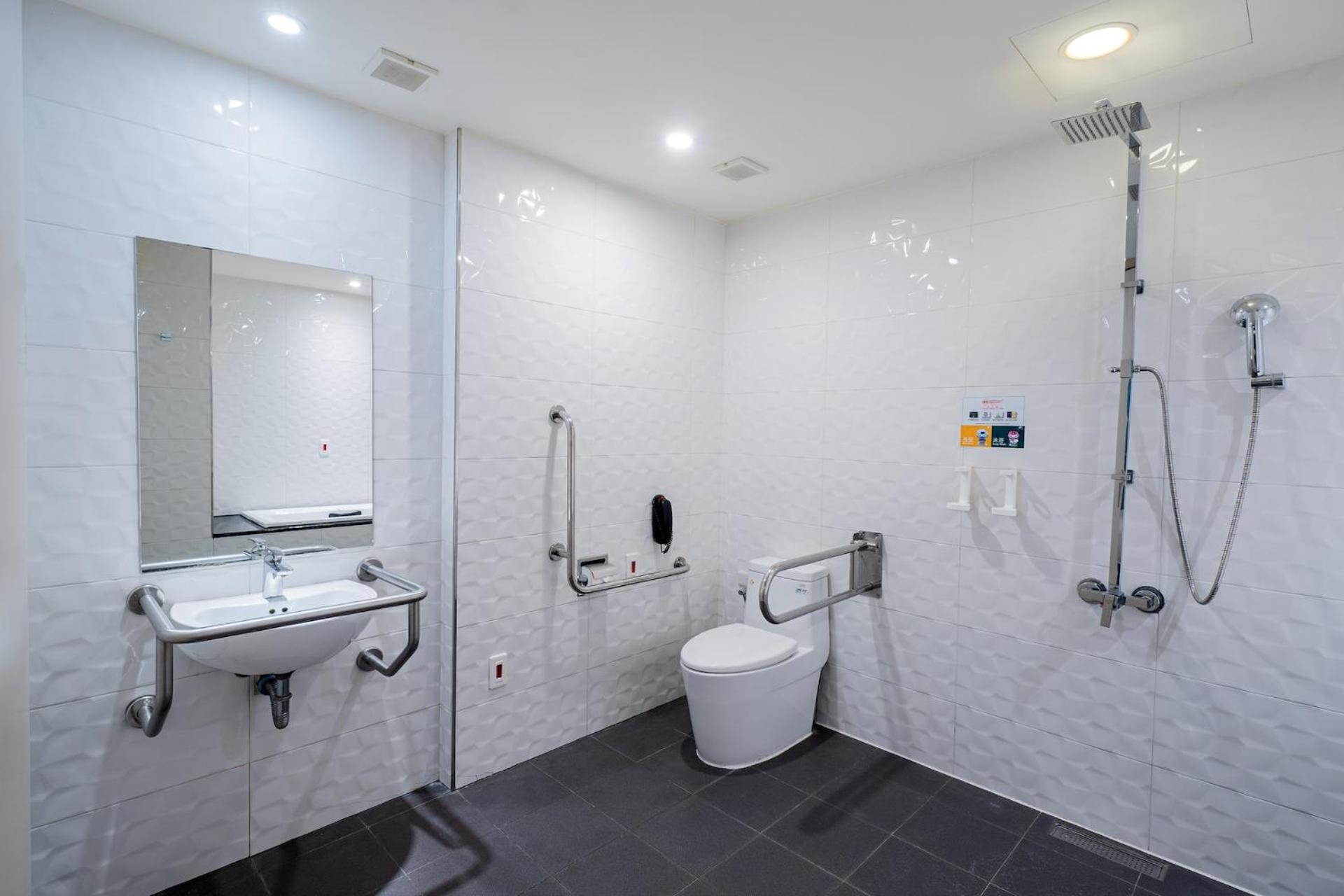 Double Room - Disability Access photo 2