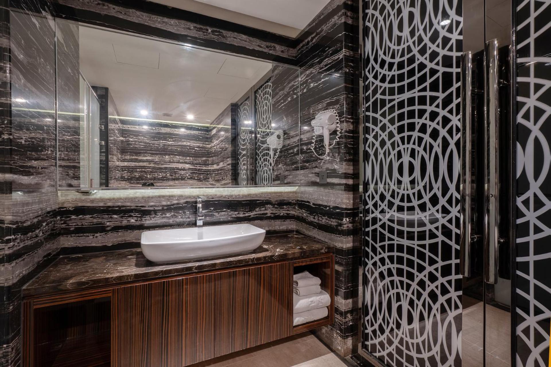 Luxury Suite photo 2