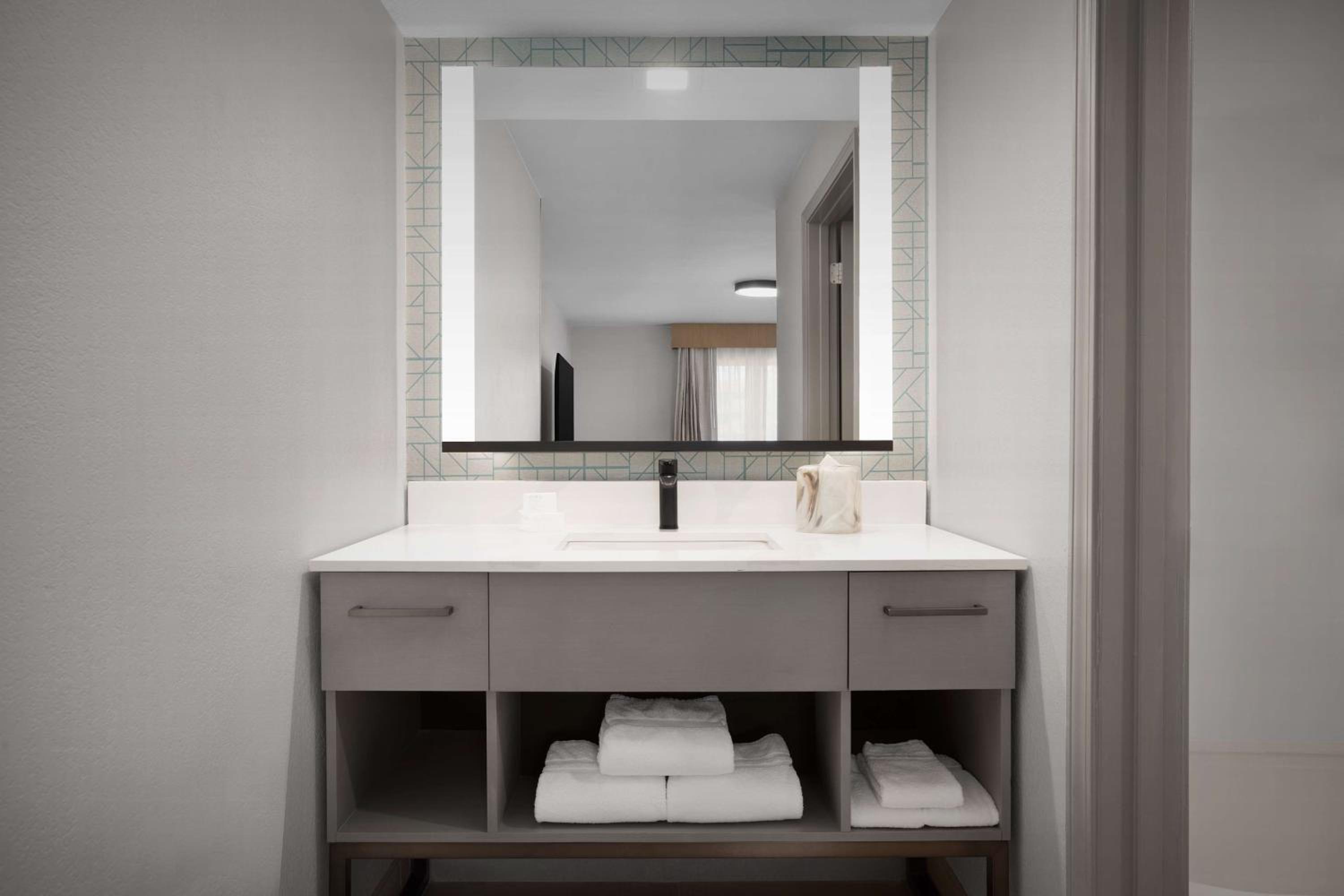 Studio Suite with Two Queen Beds - Photo 8
