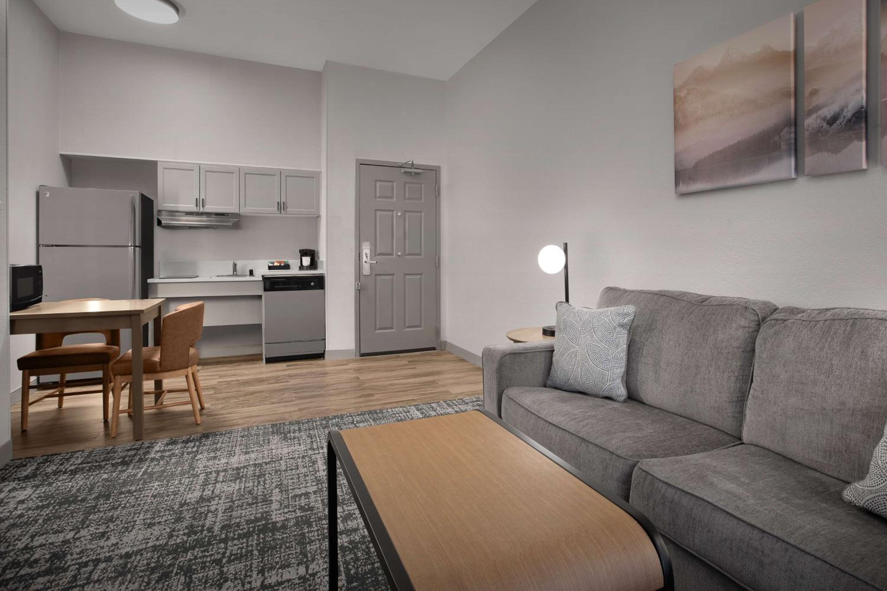 Studio Suite with Two Queen Beds - Photo 7