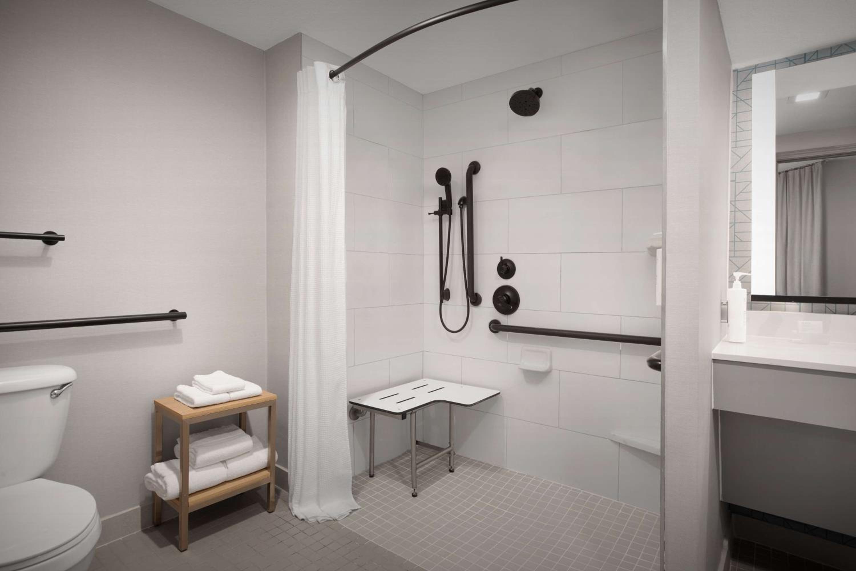 Queen Suite - Mobility Access
