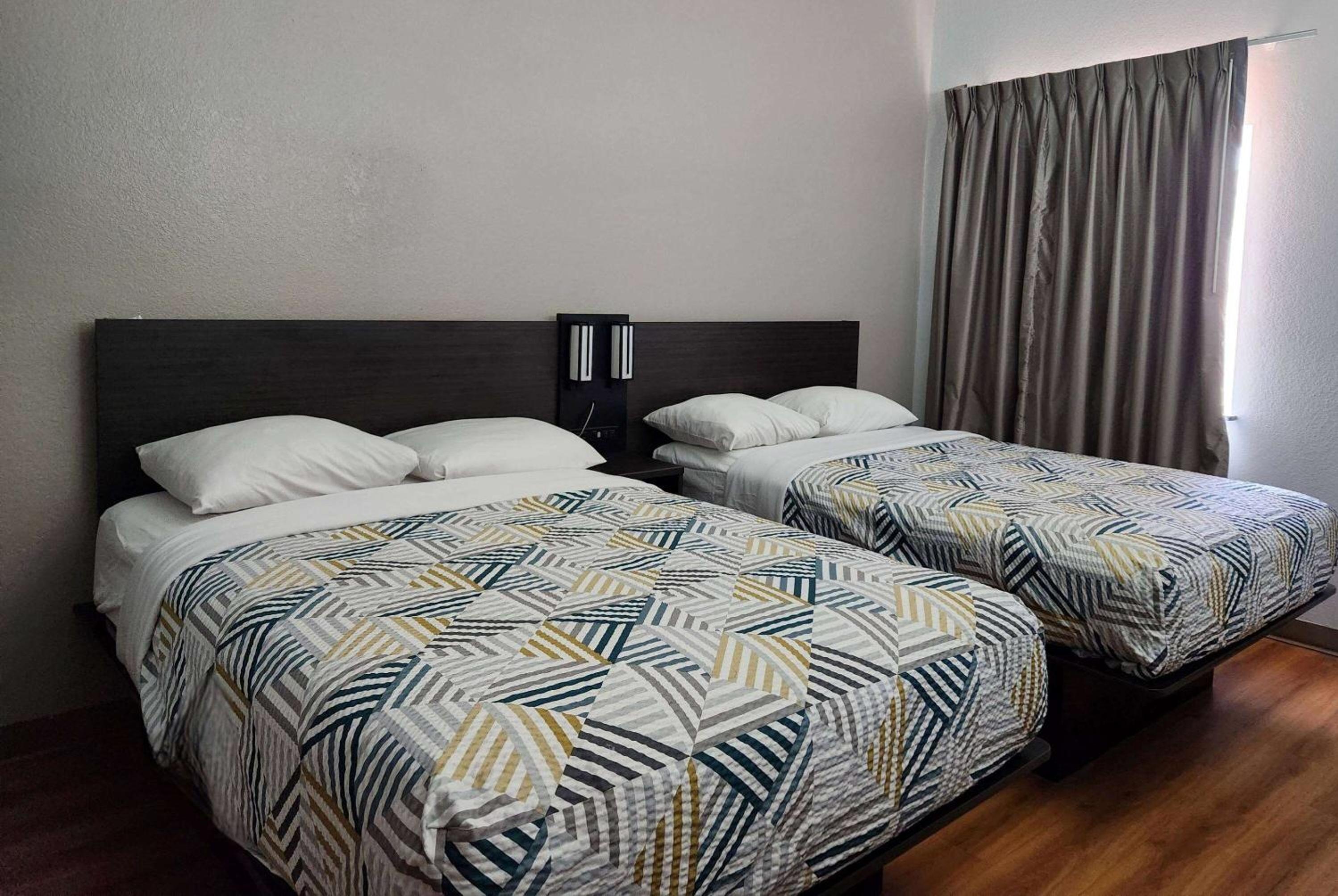 Double Room with Two Double Beds - Non-Smoking - Photo 1