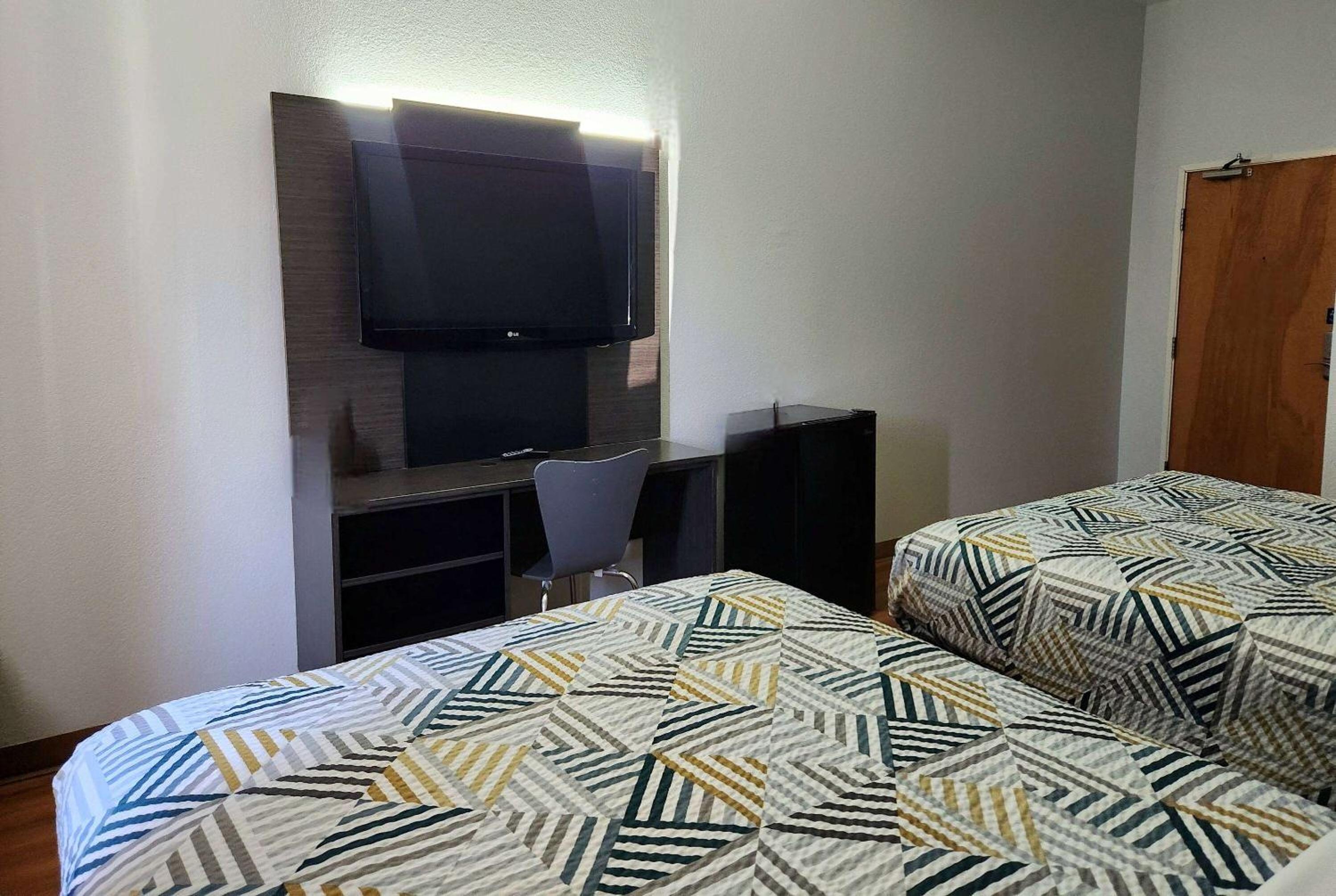 Double Room with Two Double Beds - Non-Smoking - Photo 2