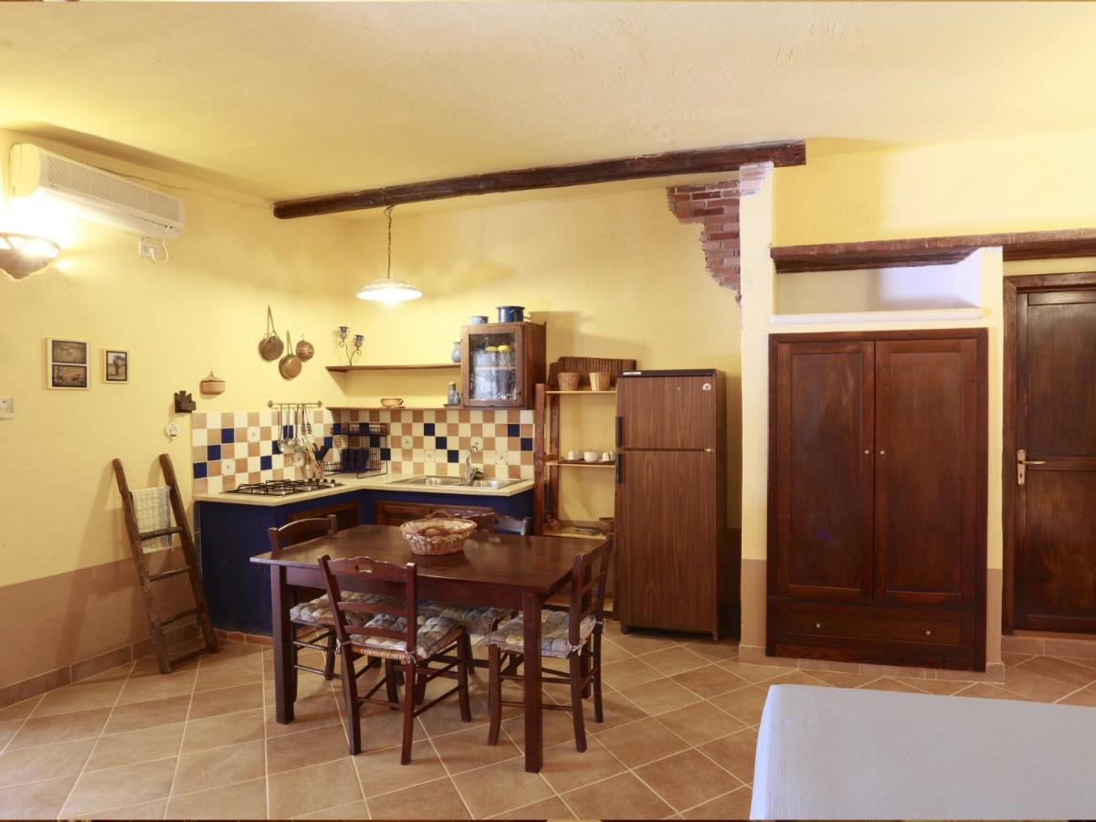 Studio Apartment photo 3