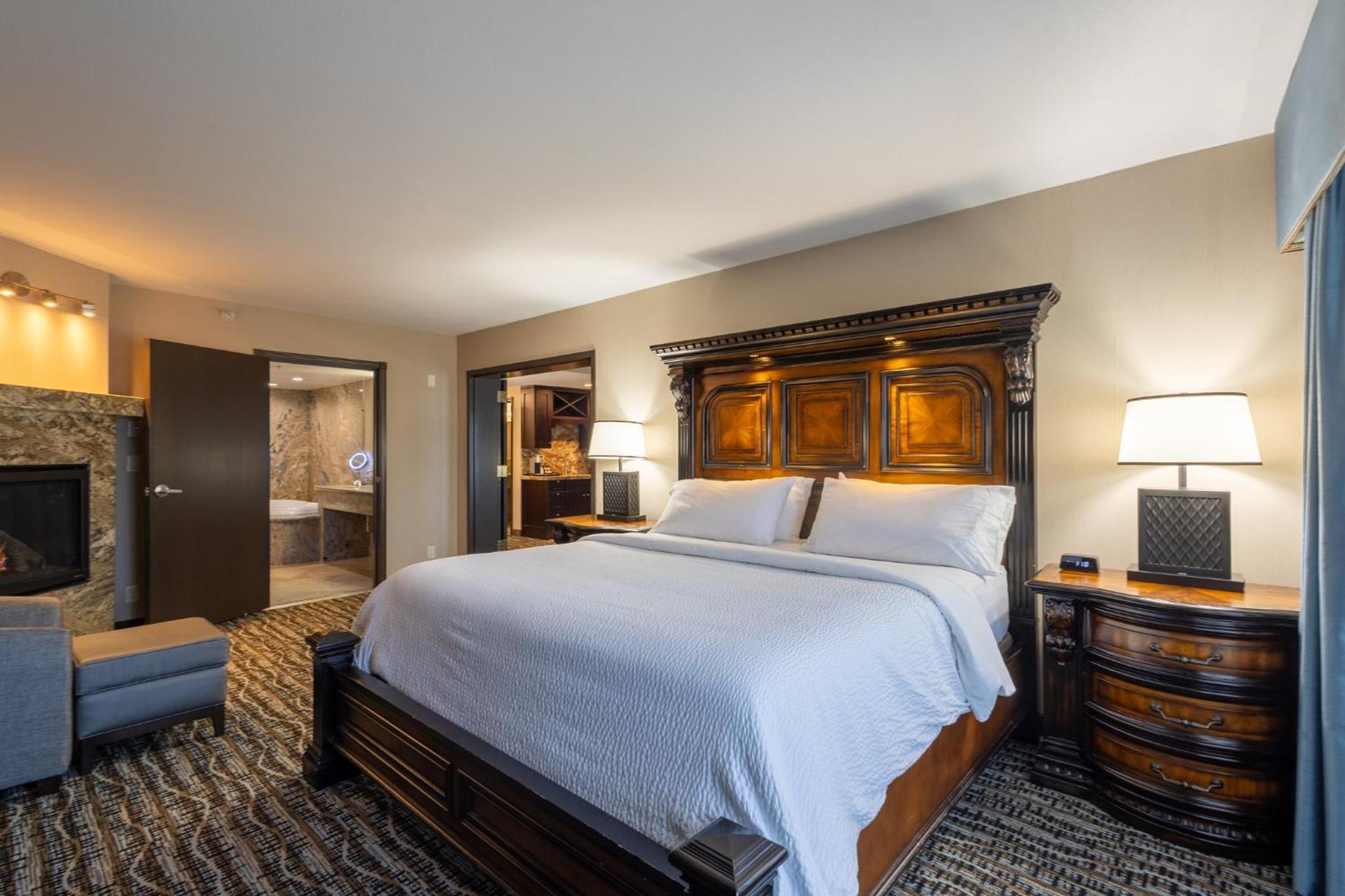 One-Bedroom Suite with Jetted Tub